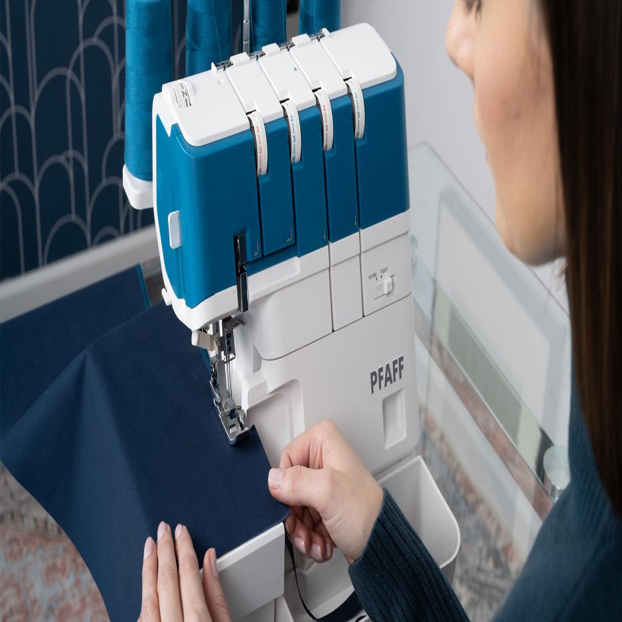 Voir la diapositive 3 : Pfaff Surjeteuse pfaff admire 1000