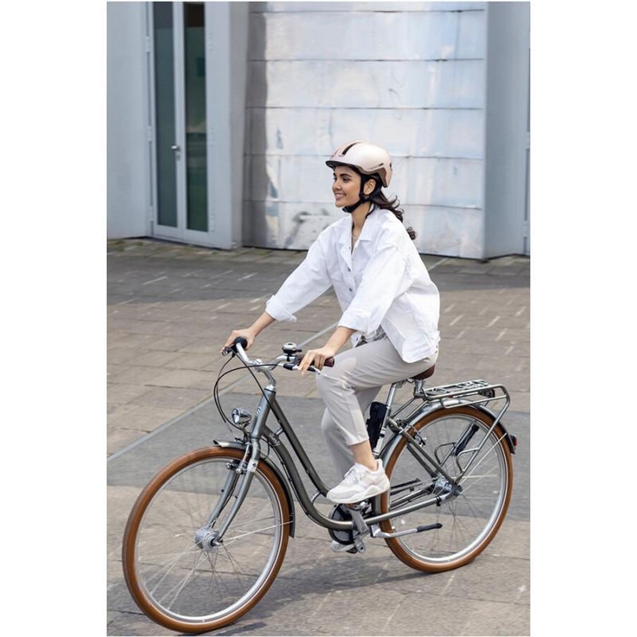 Voir la diapositive 3 : ABUS Casque vélo Abus HUD Y CHAMPAGNE S