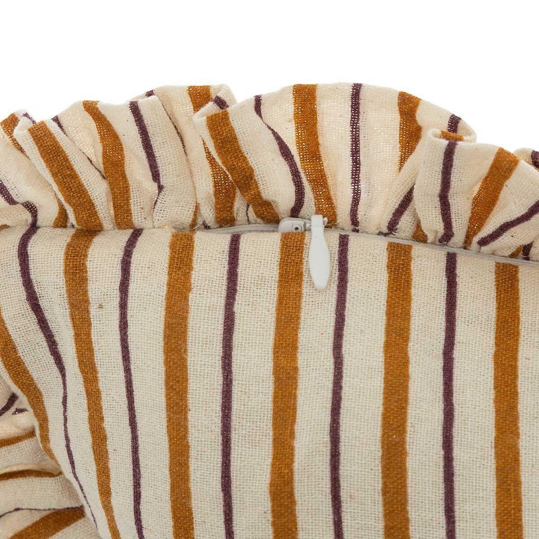 Voir la diapositive 4 : ATMOSPHERA Coussin déco à volant  indie  40x40cm violet