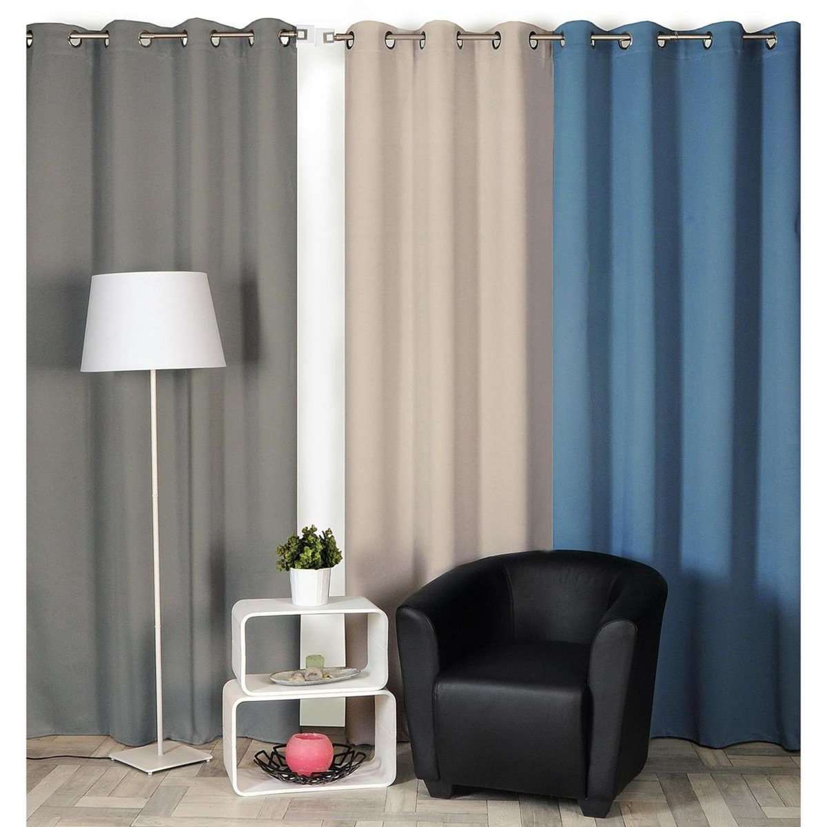 Rideau occultant uni à oeillets en polyester 