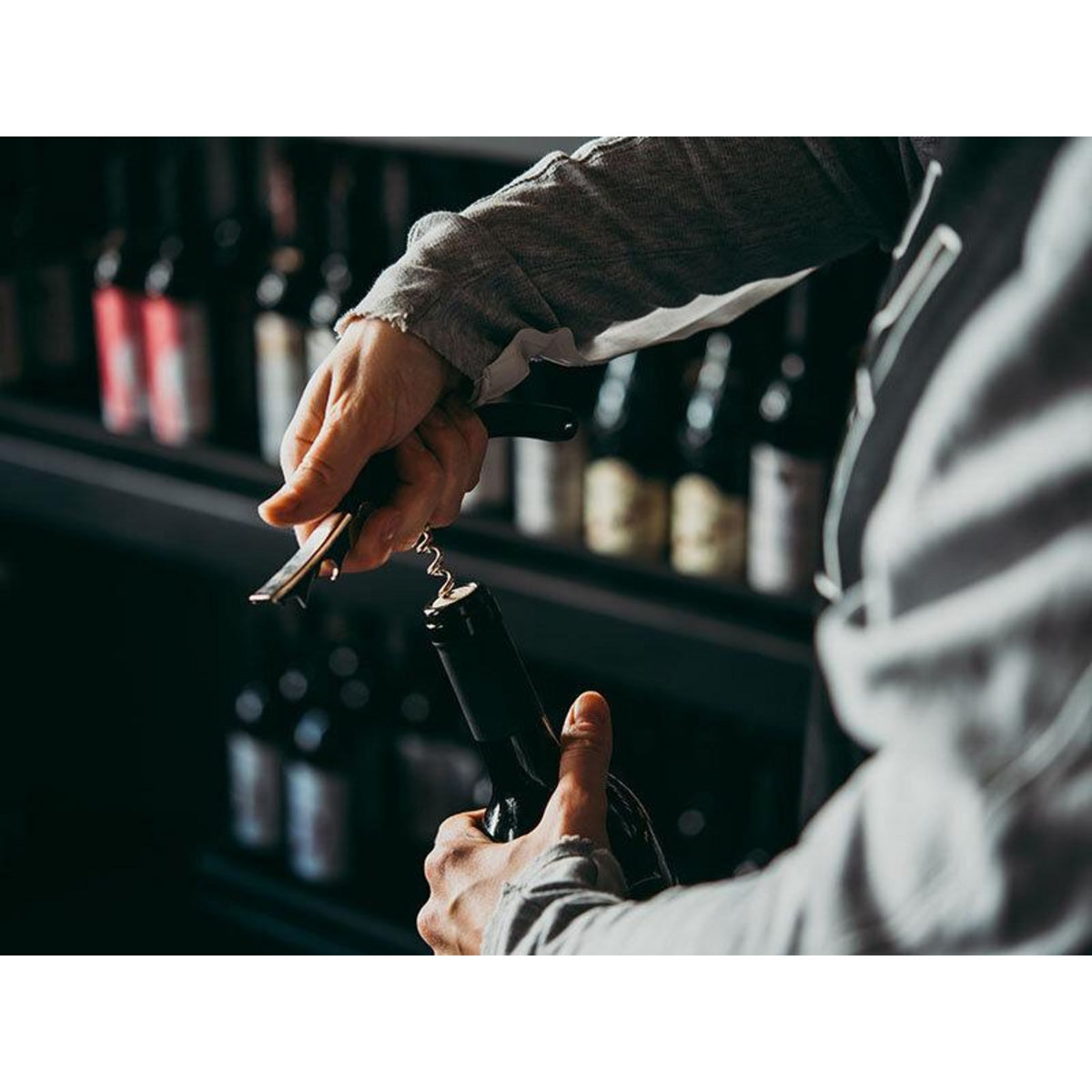 Smartbox Cours d'œnologie dans un hôtel étoilé à Paris et bouteille de vin à domicile - Coffret Cadeau Gastronomie