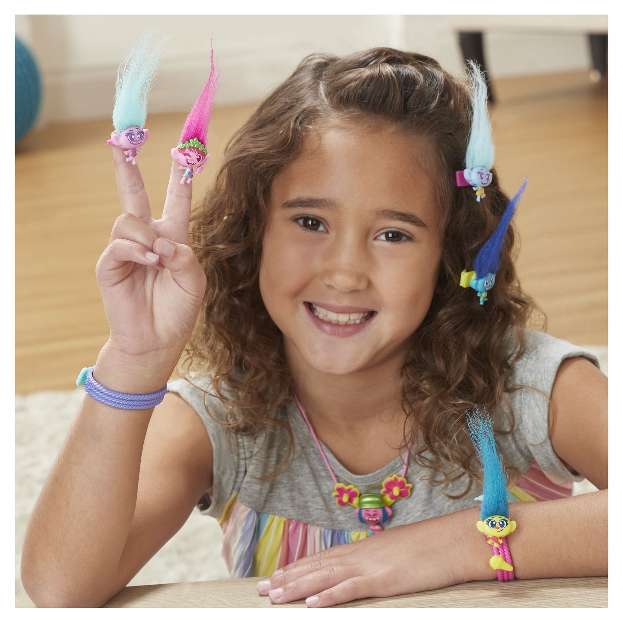 Voir la diapositive 6 : HASBRO Coffret 6 figurines Grands succès des petits danseurs Troll