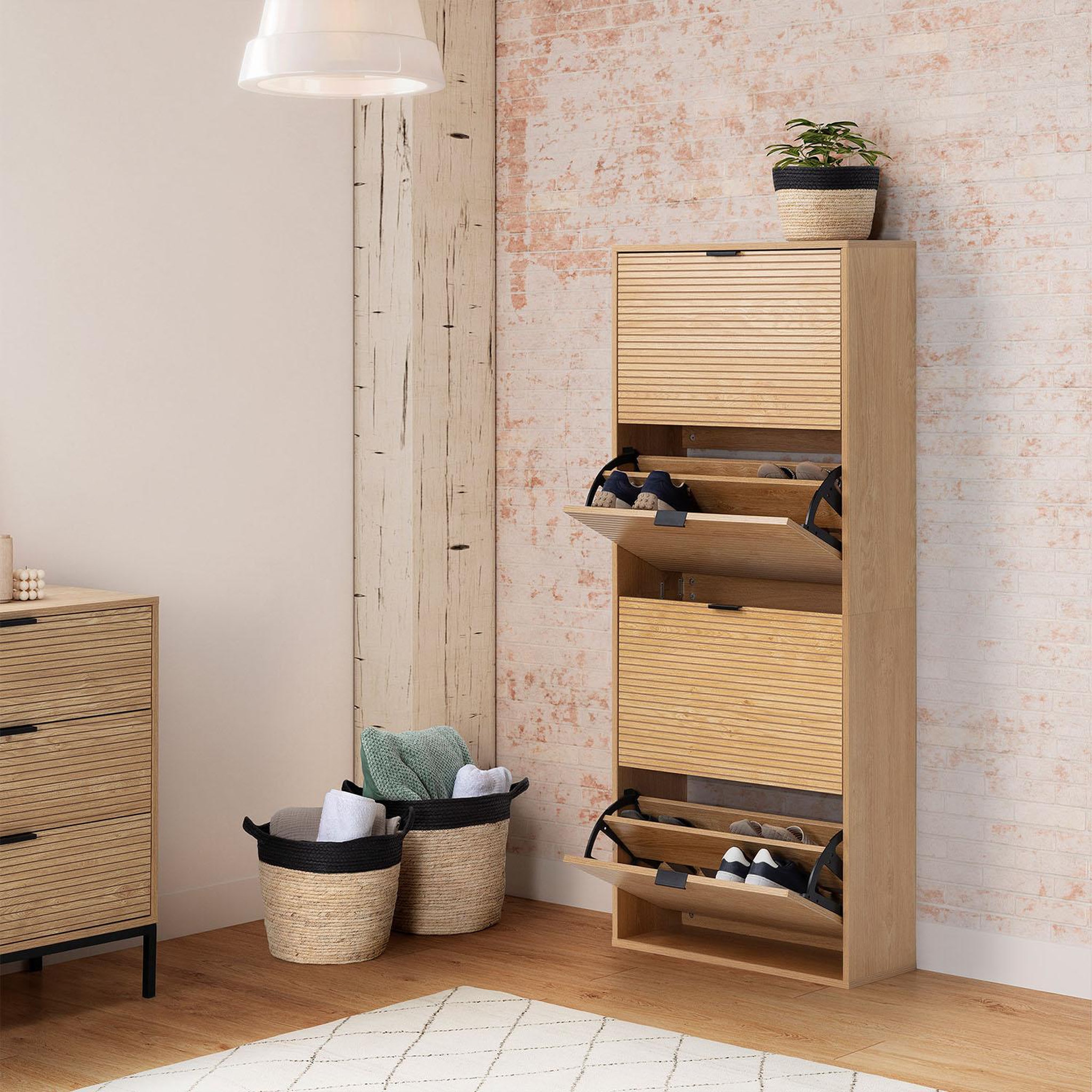 Voir la diapositive 2 : VS VENTA-STOCK Meuble à chaussures Mónica 4 portes couleur chêne, pour 24 paires