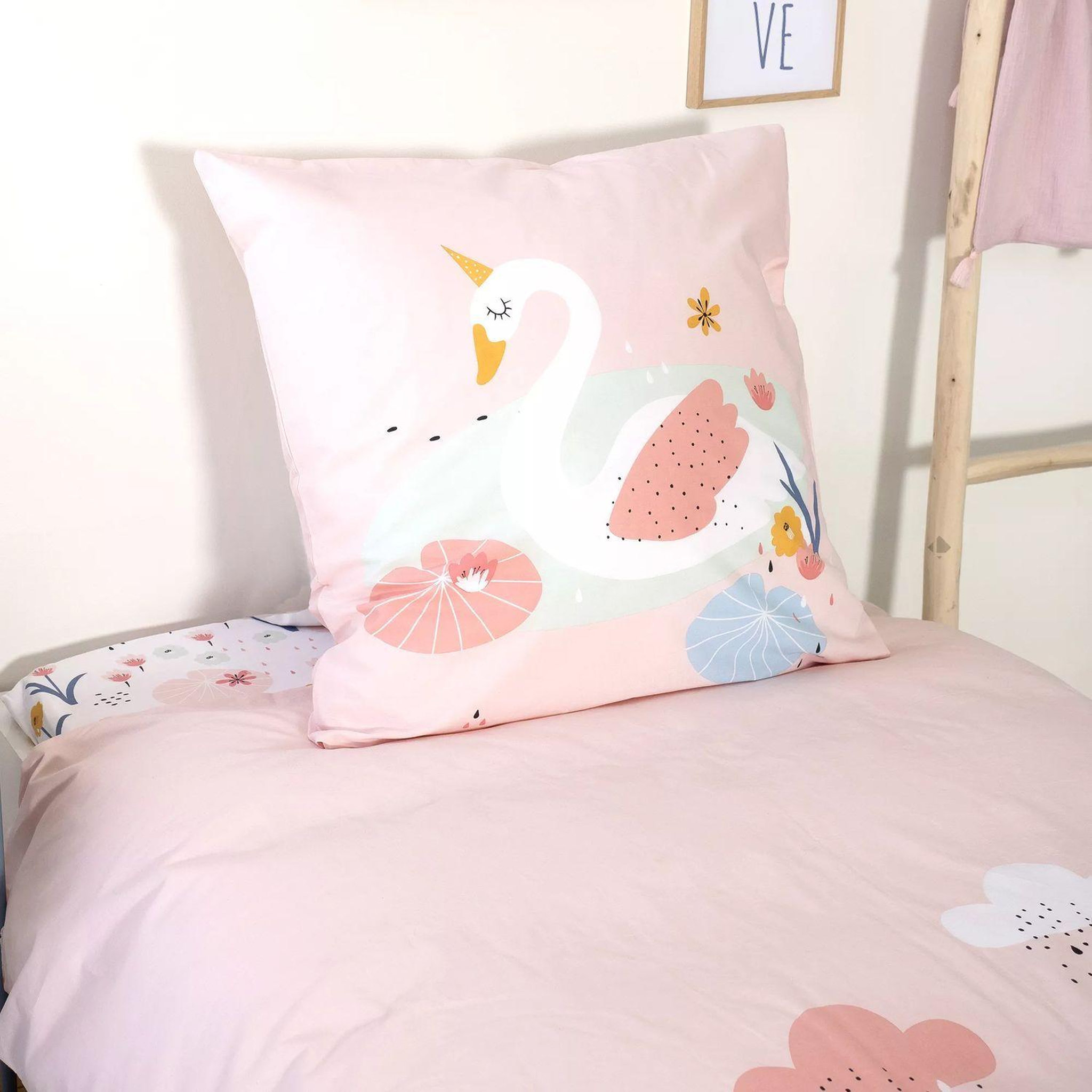 Voir la diapositive 5 : COTE DECO Parure de lit enfant cygne - coton 57 fils/cm² - 140 x 200 cm - rose