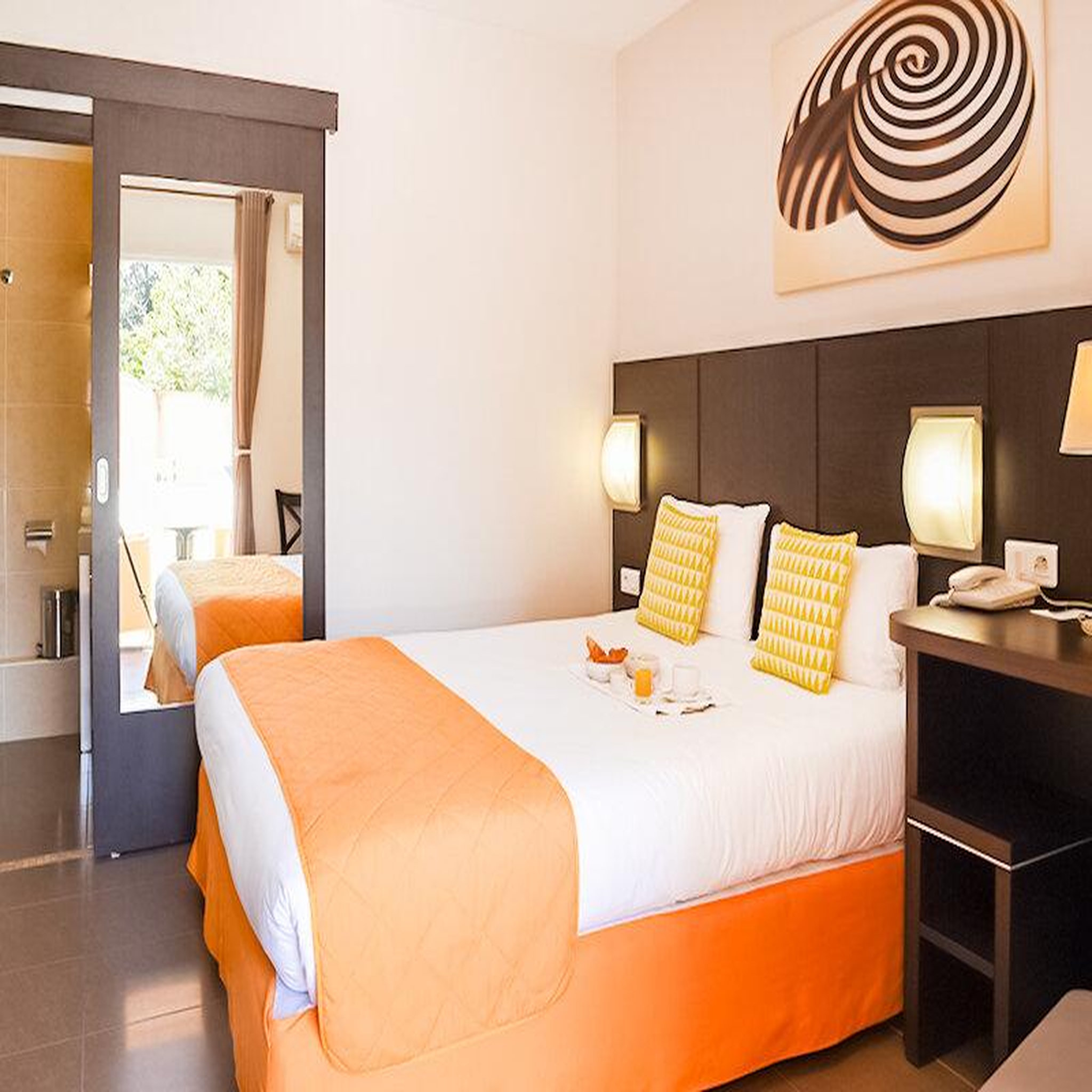 Voir la diapositive 2 : Smartbox 3 jours en hôtel 4* avec gommage et sauna en corse - coffret cadeau séjour