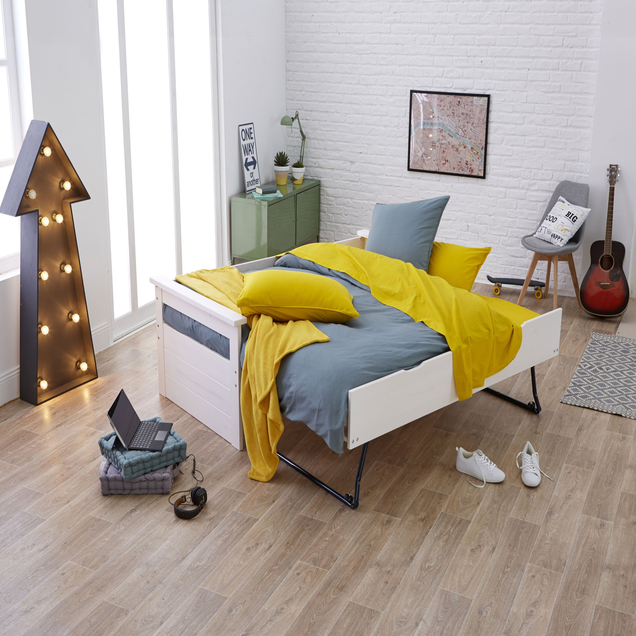 Voir la diapositive 2 : Lit  banquette gigogne en bois massif  2x90x190cm SANTA CRUZ