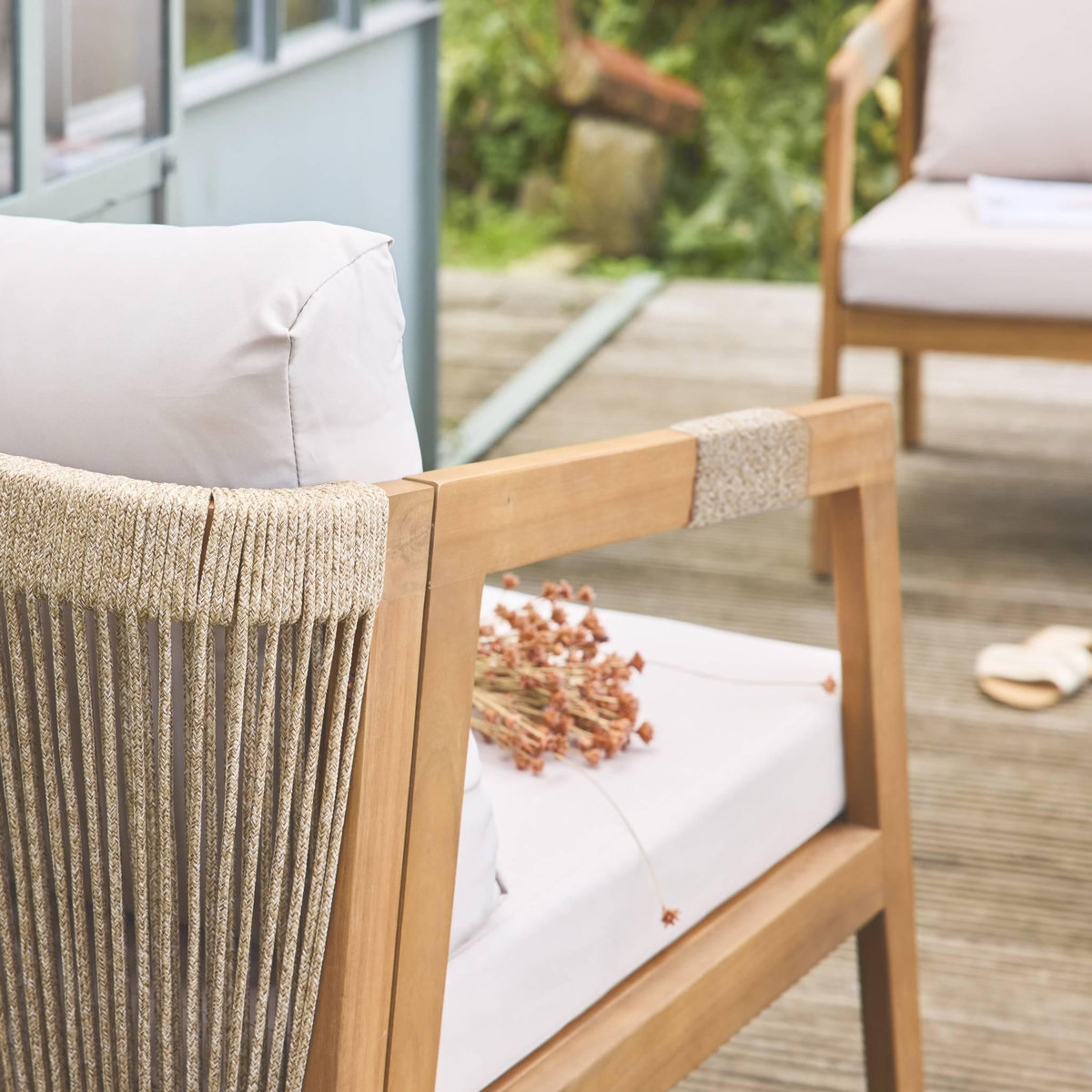 SWEEEK Salon de jardin en acacia 4 places beige avec cordes LOBERIA. table rectangulaire