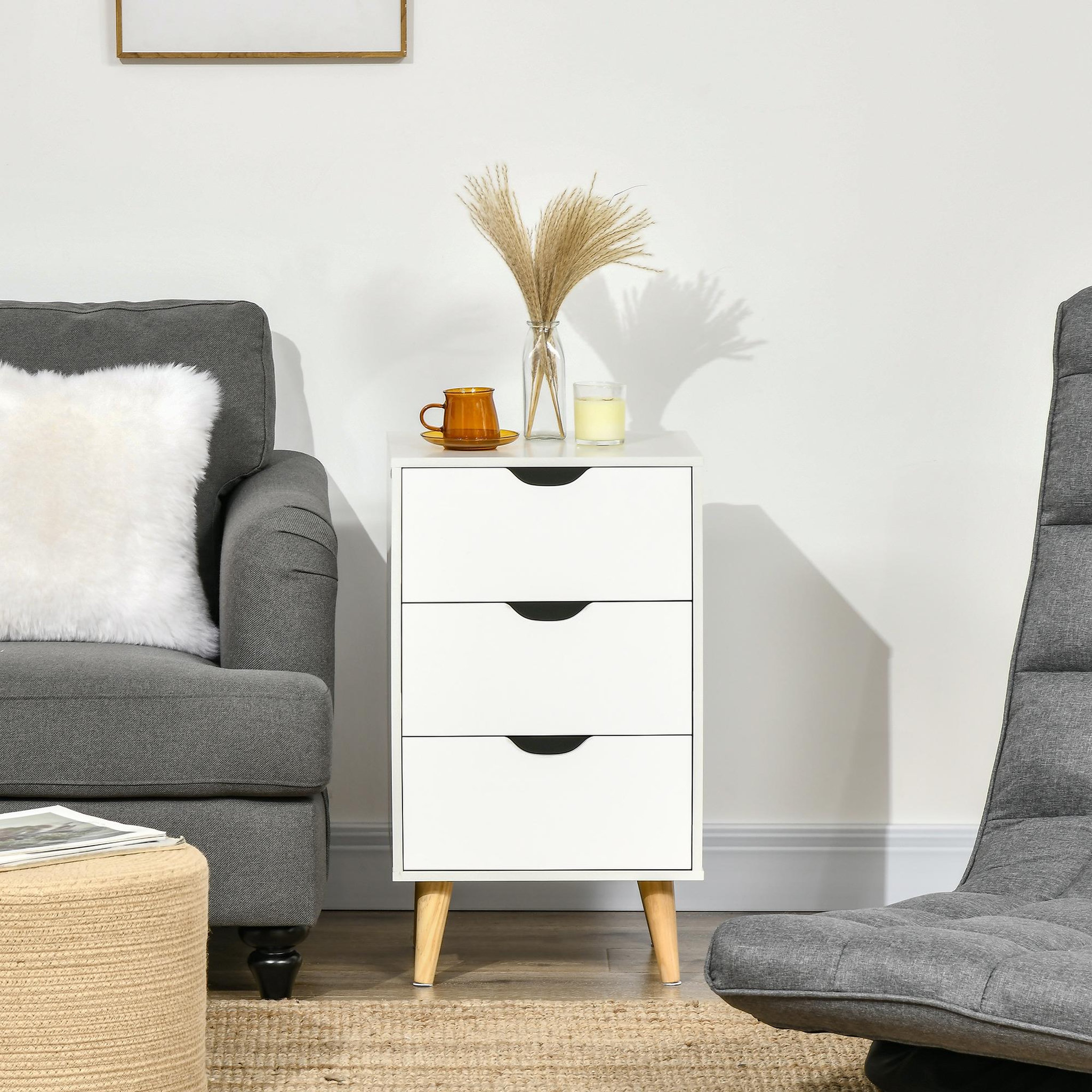 Voir la diapositive 2 : HOMCOM Meuble de rangement chiffonnier 3 tiroirs design scandinave piètement effilé incliné bois pin panneaux blanc