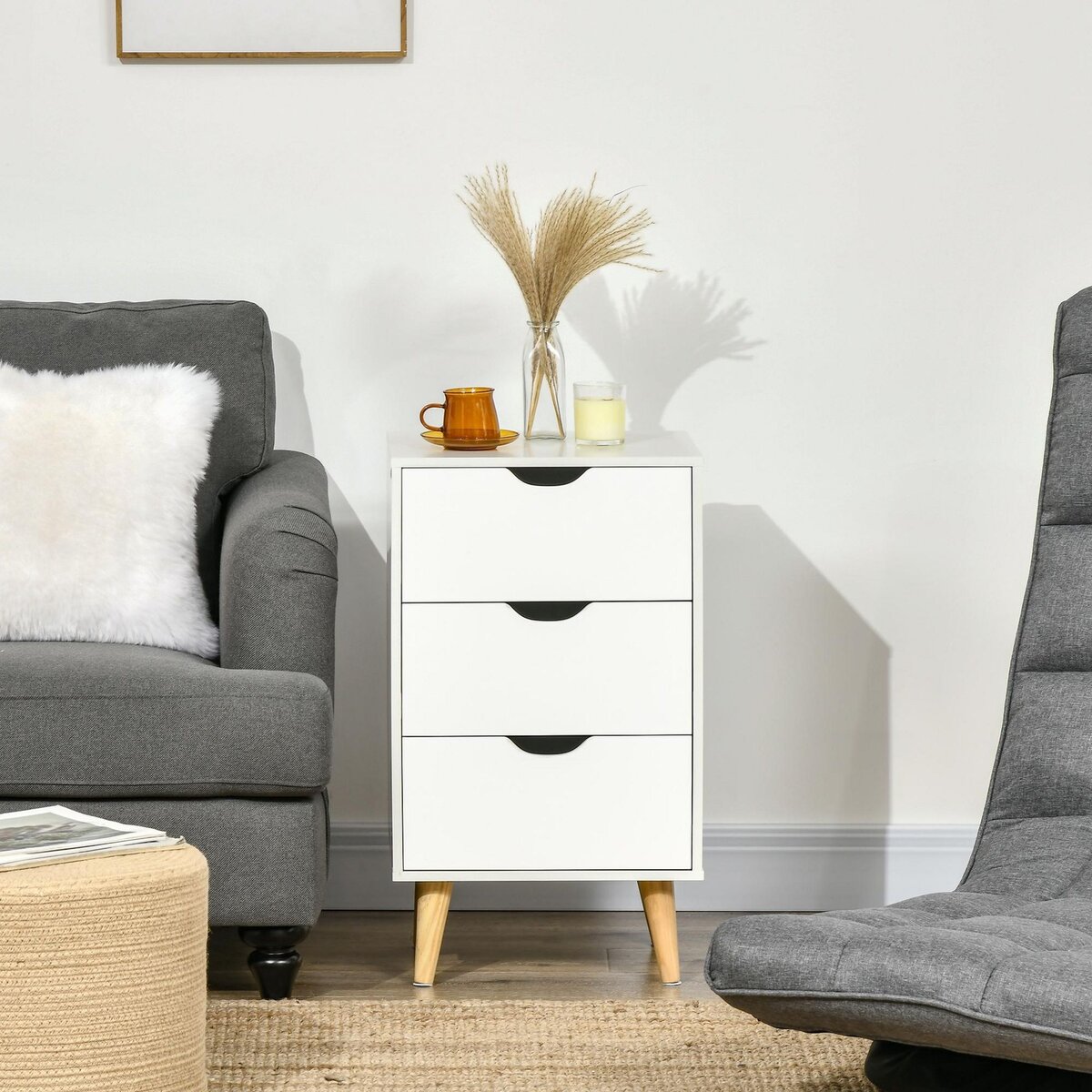 HOMCOM Meuble de rangement chiffonnier 3 tiroirs design scandinave piètement effilé incliné bois pin panneaux blanc