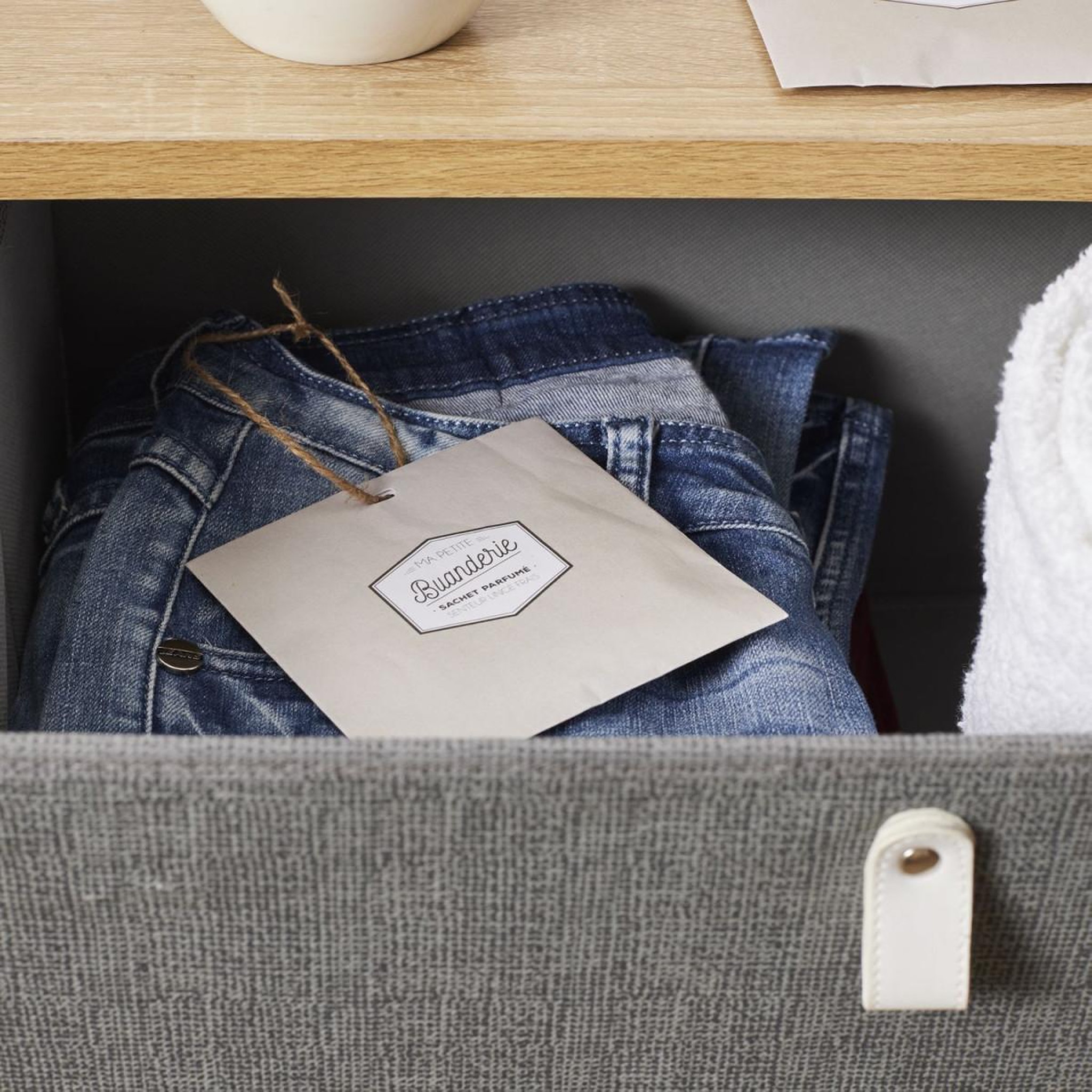Voir la diapositive 3 : The Home Deco Factory Sachet parfumé  buanderie  11cm linge frais