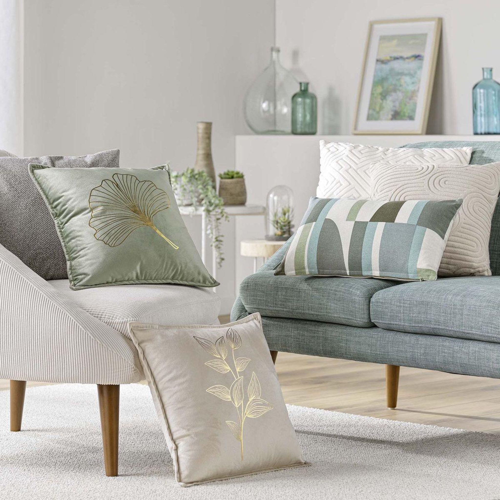 Voir la diapositive 4 : Douceur d'Intérieur Coussin déco en velours  oxalis  45x45cm beige