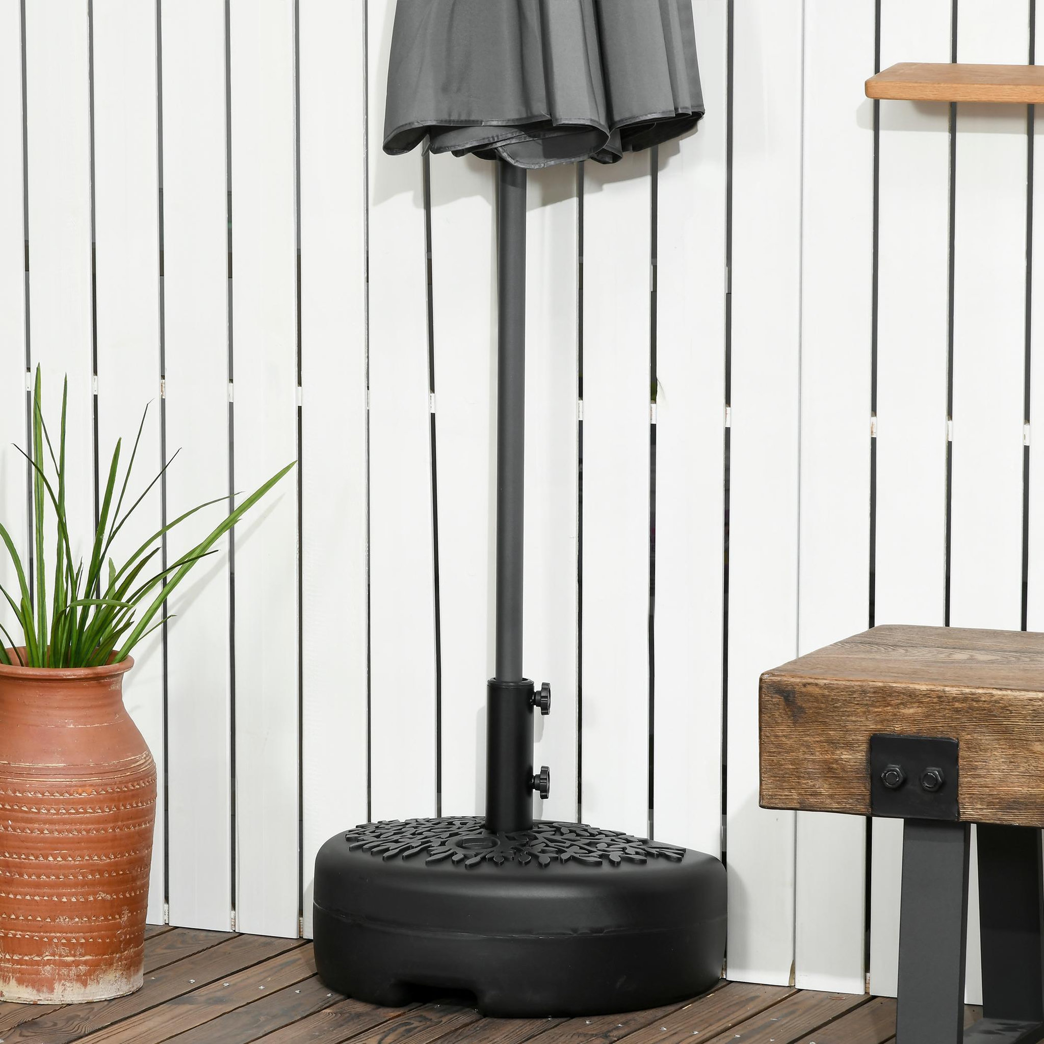 Voir la diapositive 6 : OUTSUNNY Pied de parasol demi-round à remplir avec 18 kg d'eau / 21 kg de sable - pour mât de Ø 38-48 mm - 50 x 31 x 38cm - noir
