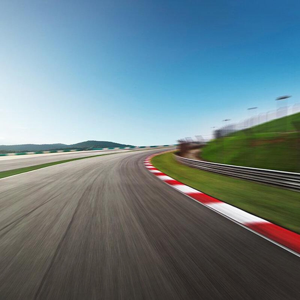 Smartbox Stage de pilotage multivolant : 2 tours en Porsche Cayenne et 2 tours en Porsche 992 GT3 sur le circuit du Var - Coffret Cadeau Sport & Aventure