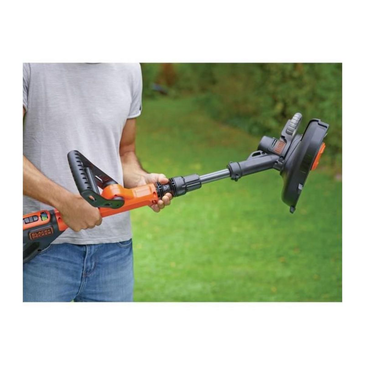 Black et Decker BLACK + DECKER Coupe-Bordures 30 cm sans fil LITHIUM 18V POWERCOMMANDTM- 4Ah - 1 batterie - 1 bobine de 10m fil 1,6mm - 1 charge