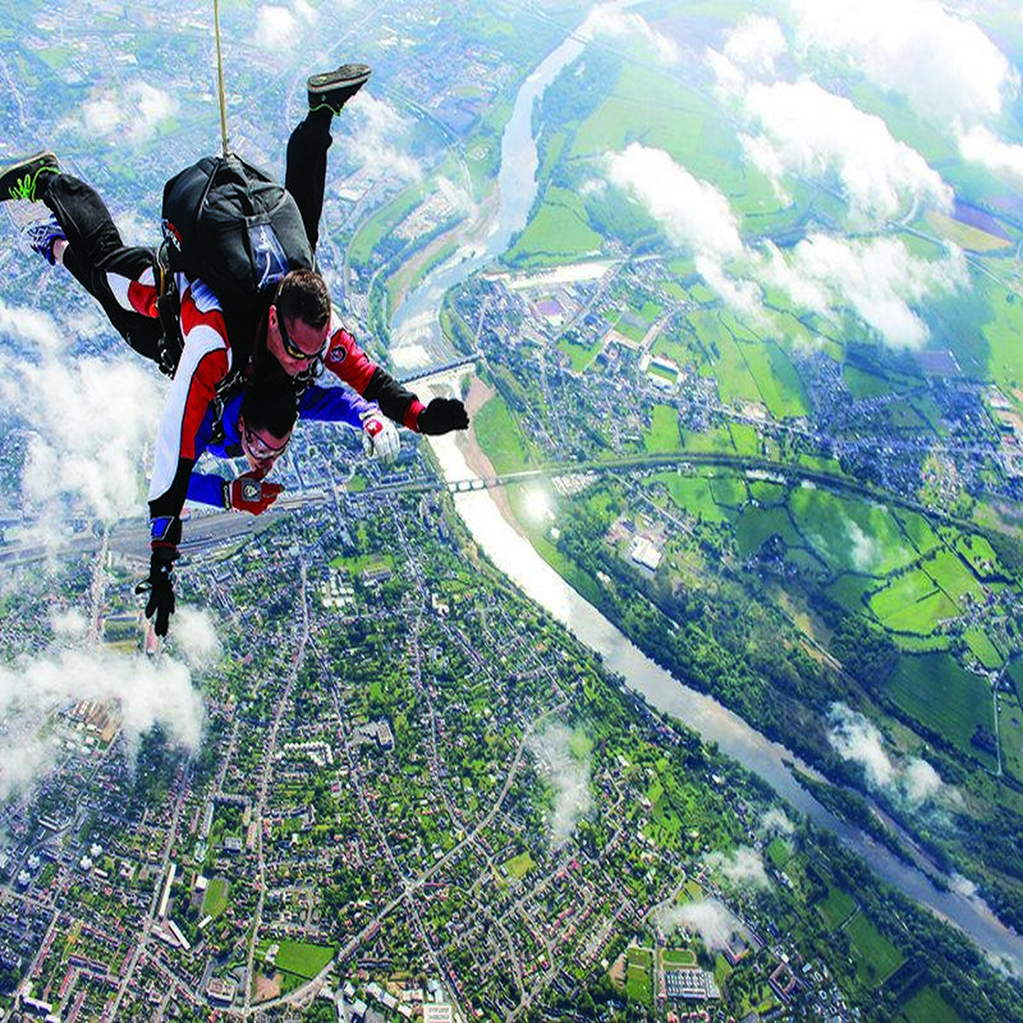 Voir la diapositive 3 : Smartbox Saut en parachute à 4000 mètres pour 2 au sud de paris - coffret cadeau sport & aventure