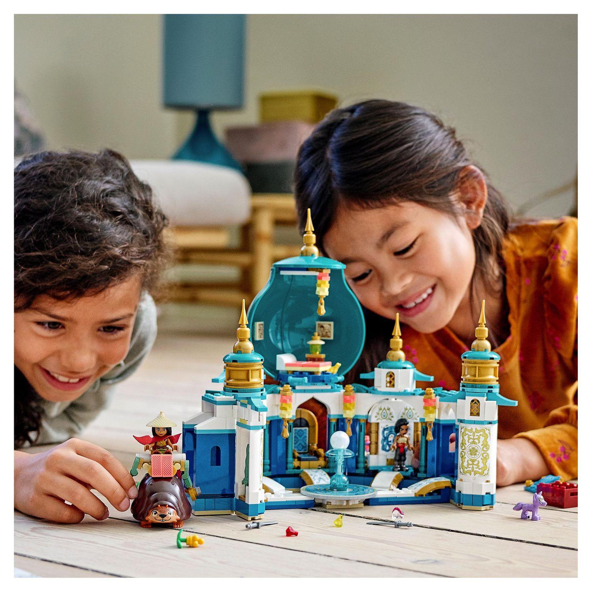 Voir la diapositive 7 : LEGO Disney Princess 43181 Raya et le Palais du Coeur