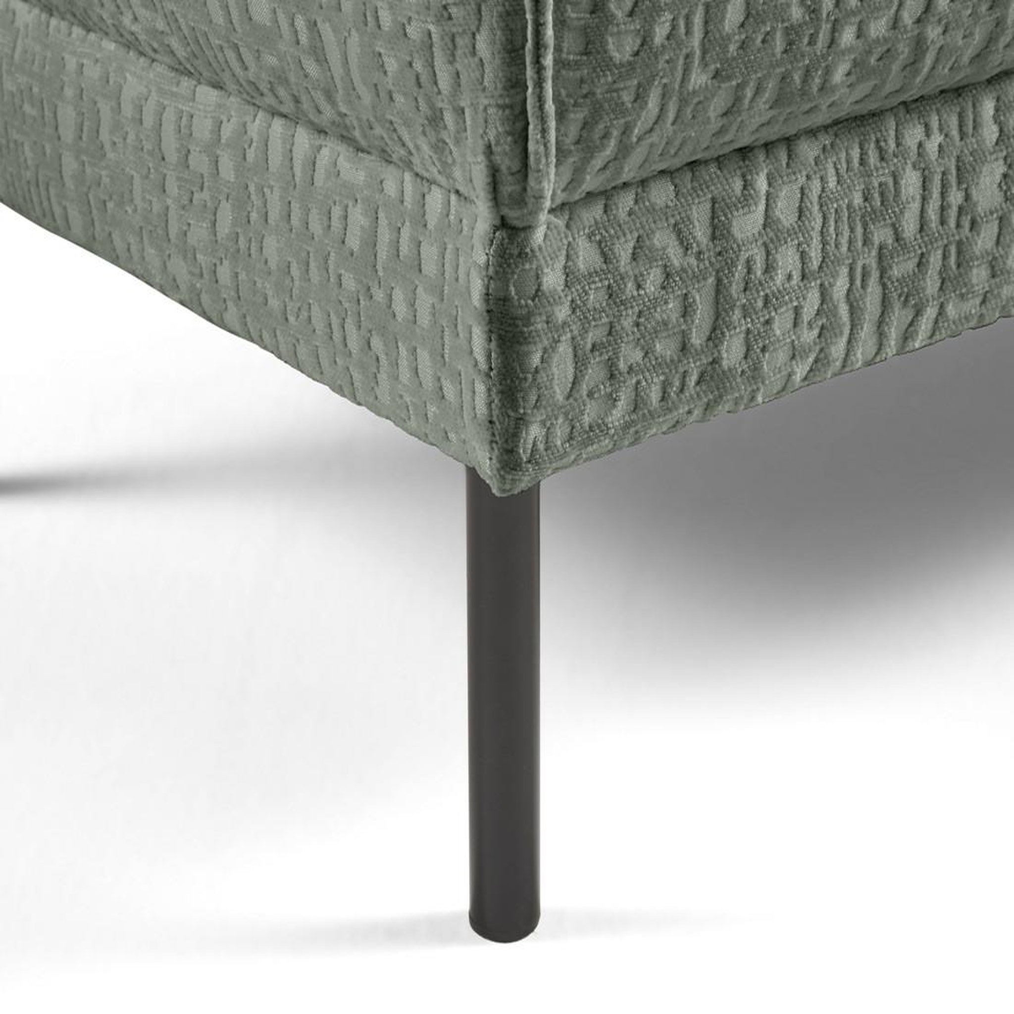 Voir la diapositive 5 : LISA DESIGN Charlie - pouf - pieds hauts - en tissu velours relief
