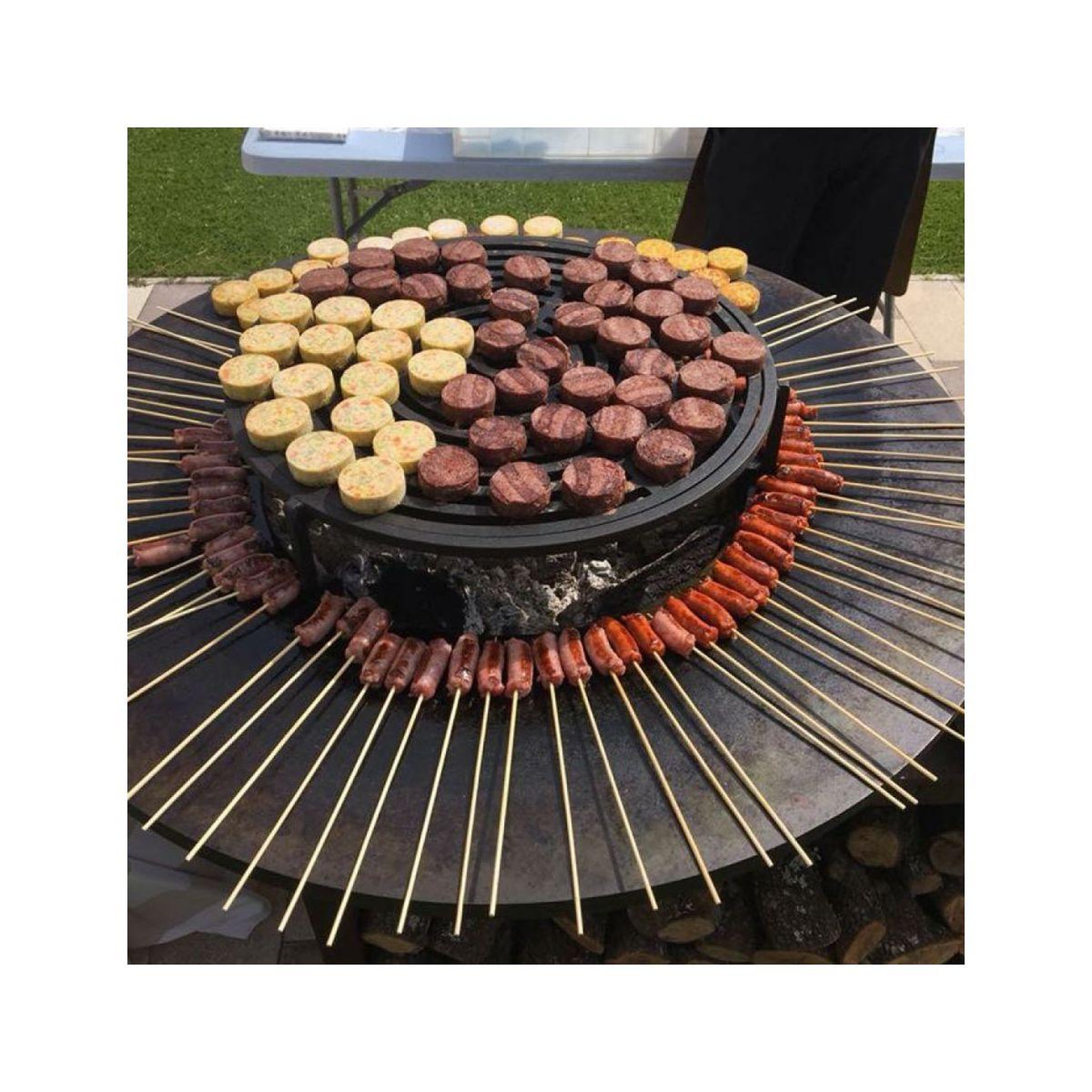 Voir la diapositive 3 : OFYR Grille barbecue grill round 85