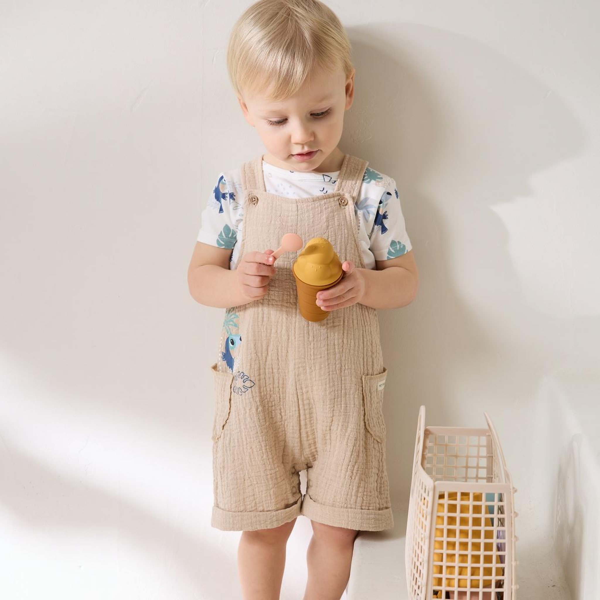 Voir la diapositive 6 : PETIT BEGUIN Ensemble salopette bébé en gaze de coton et t-shirt toucana
