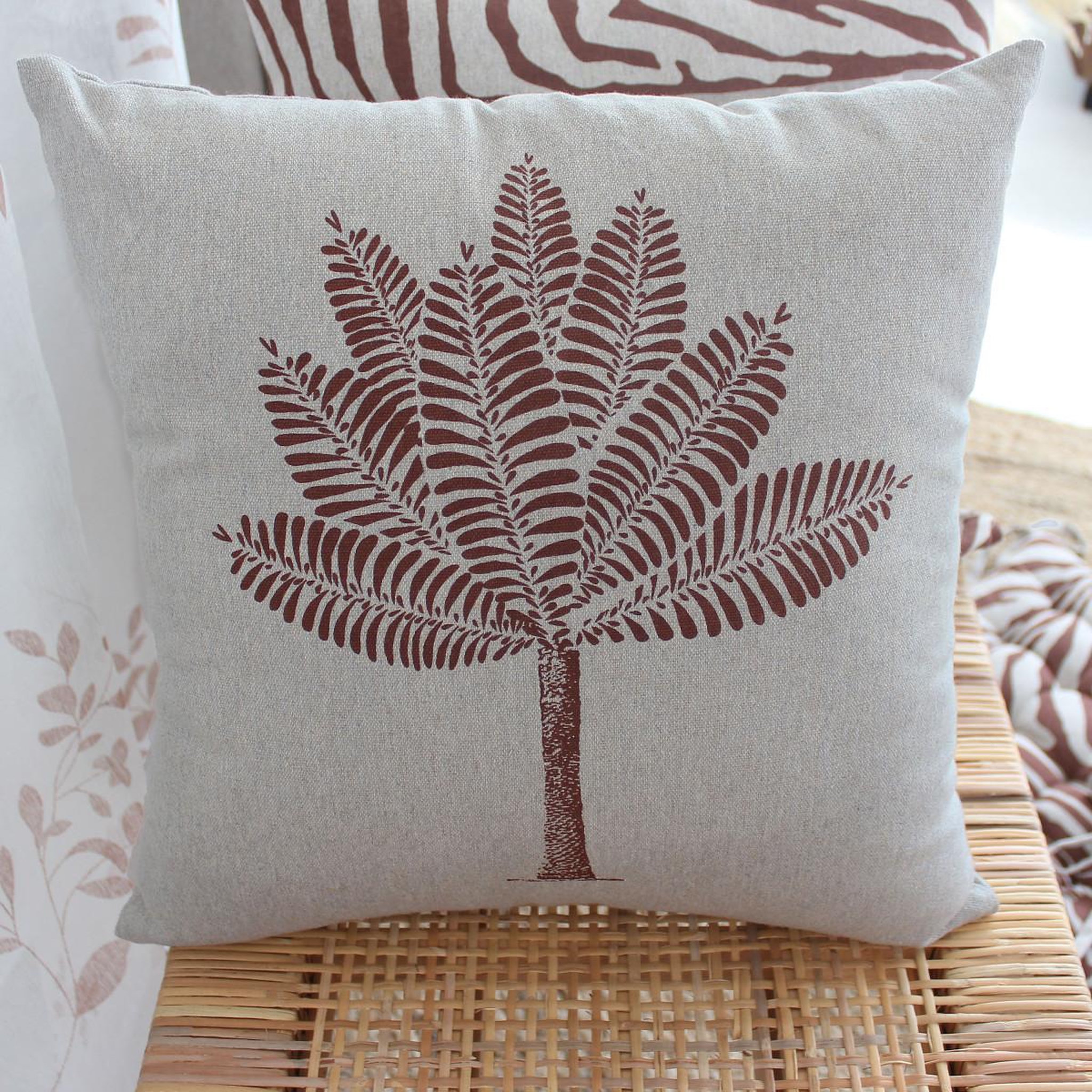 Voir la diapositive 2 : ENJOY HOME Coussin déco imprimé  kasane  40x40cm lin