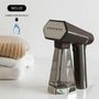 Voir la diapositive 2 : Steamone Défroisseur vapeur SN300SB-A Victor XL