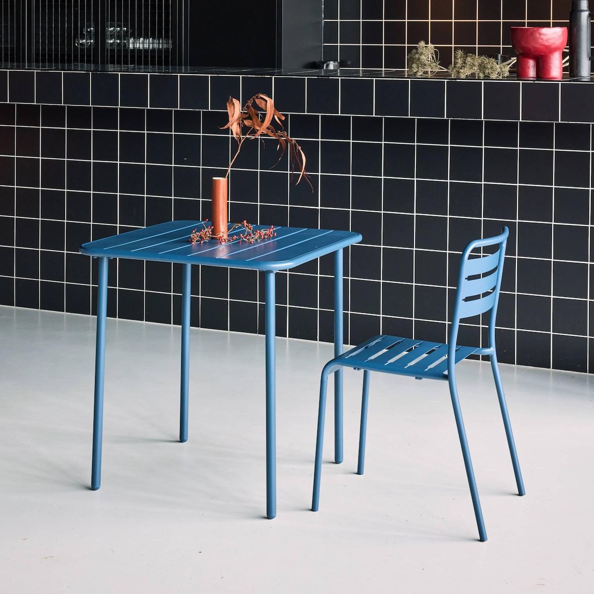 SWEEEK Table de jardin métal 2 places, Amelia 70 x 70cm