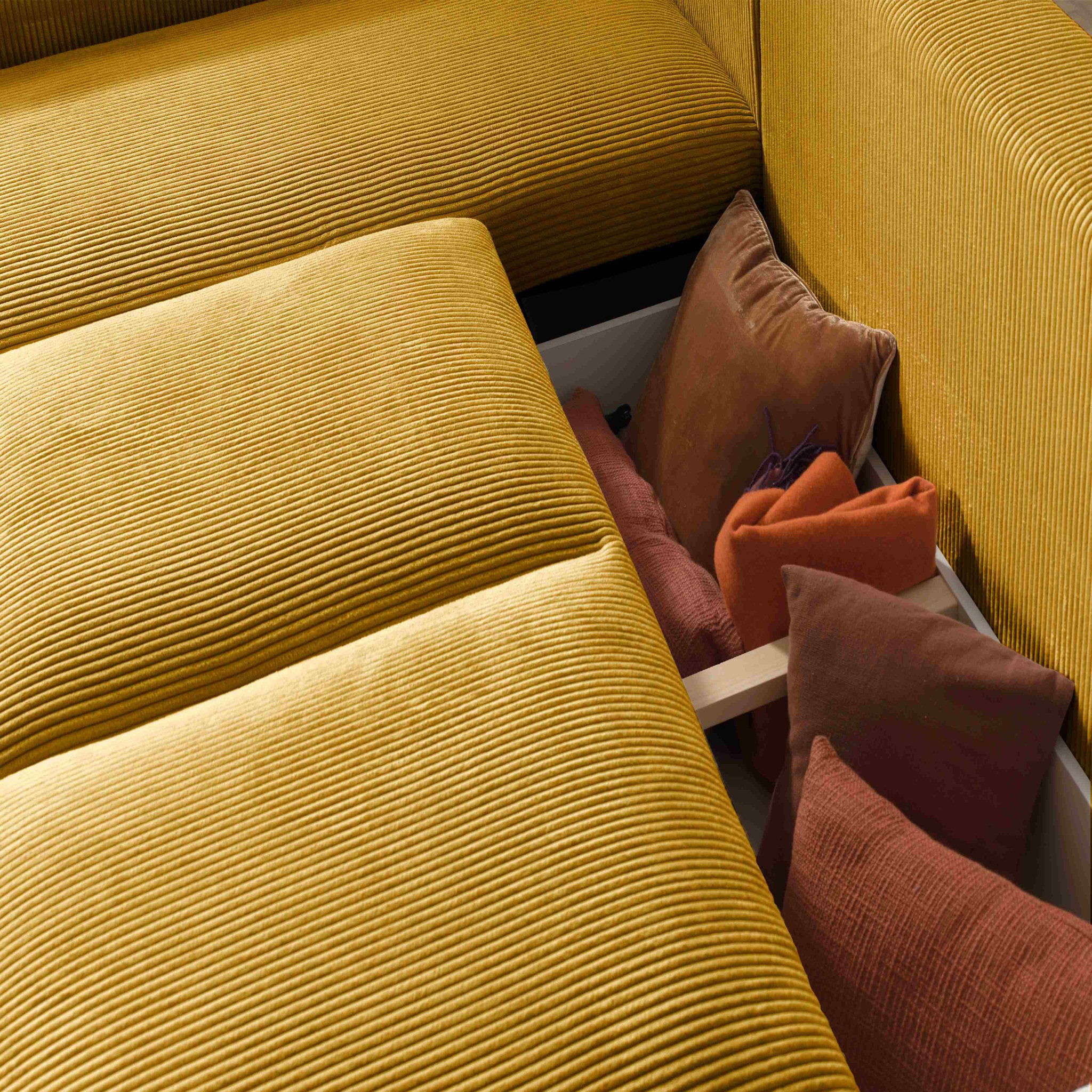 Voir la diapositive 4 : LISA DESIGN Livy - canapé d'angle convertible et coffre - réversible - en velours côtelé - 4 places