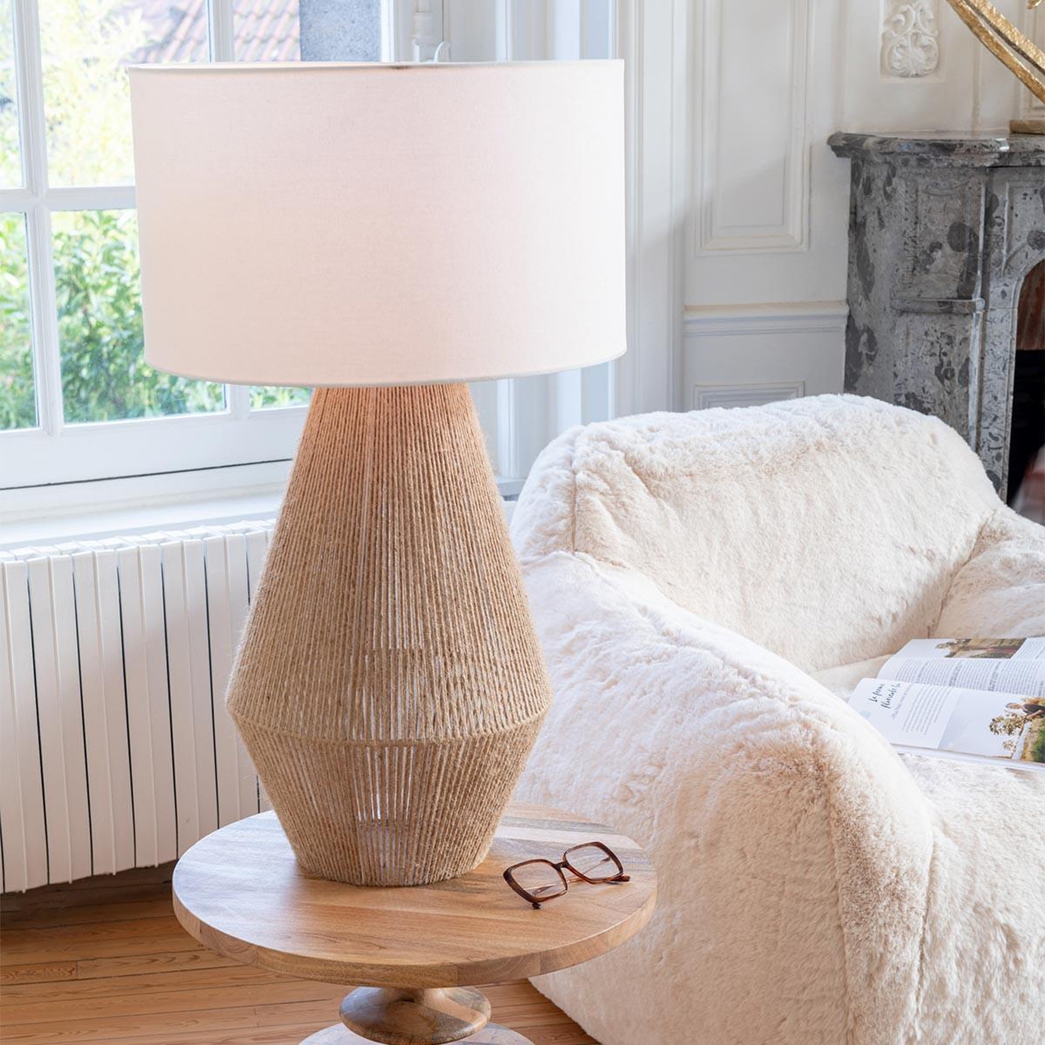 Voir la diapositive 4 : J-LINE Lampe à poser design  striing  78cm naturel