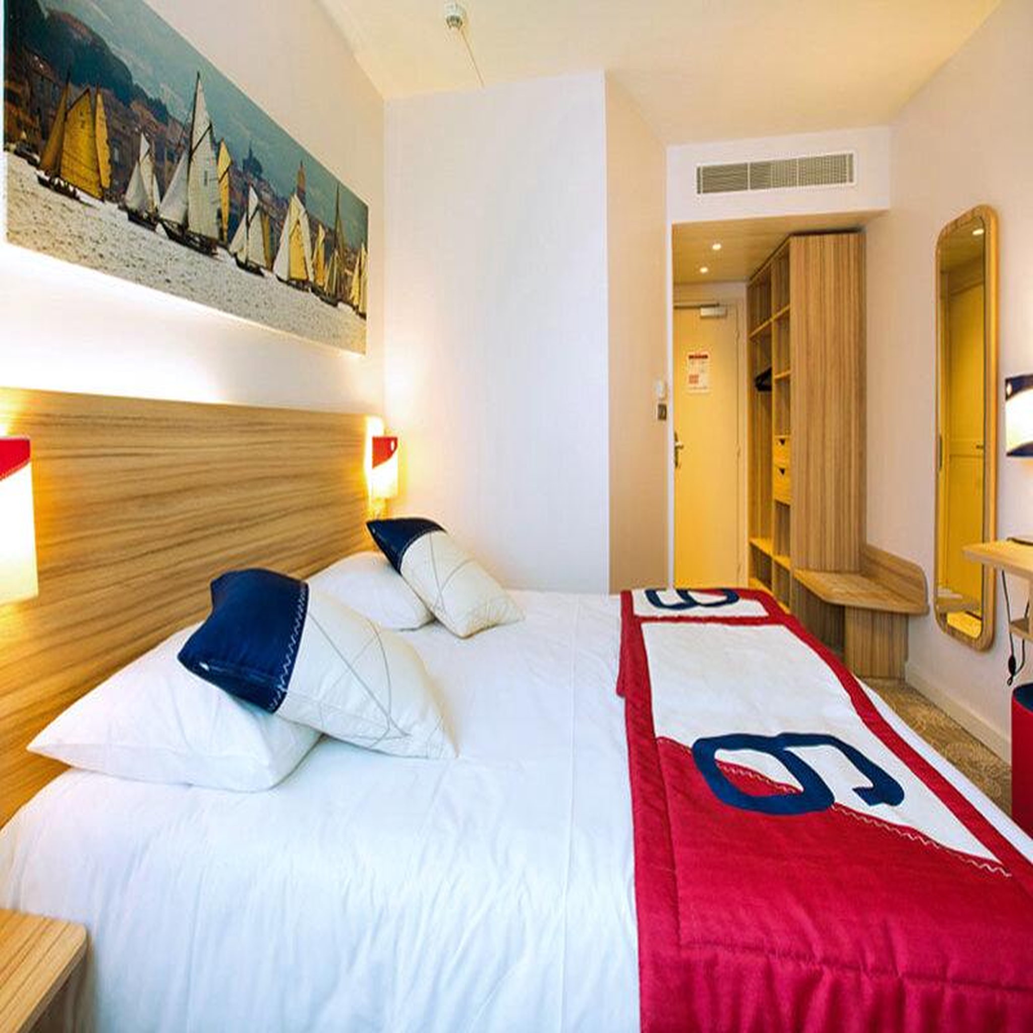 Voir la diapositive 2 : Smartbox Séjour en duo sur la côte d'azur : 2 jours en hôtel 3* à hyères - coffret cadeau séjour