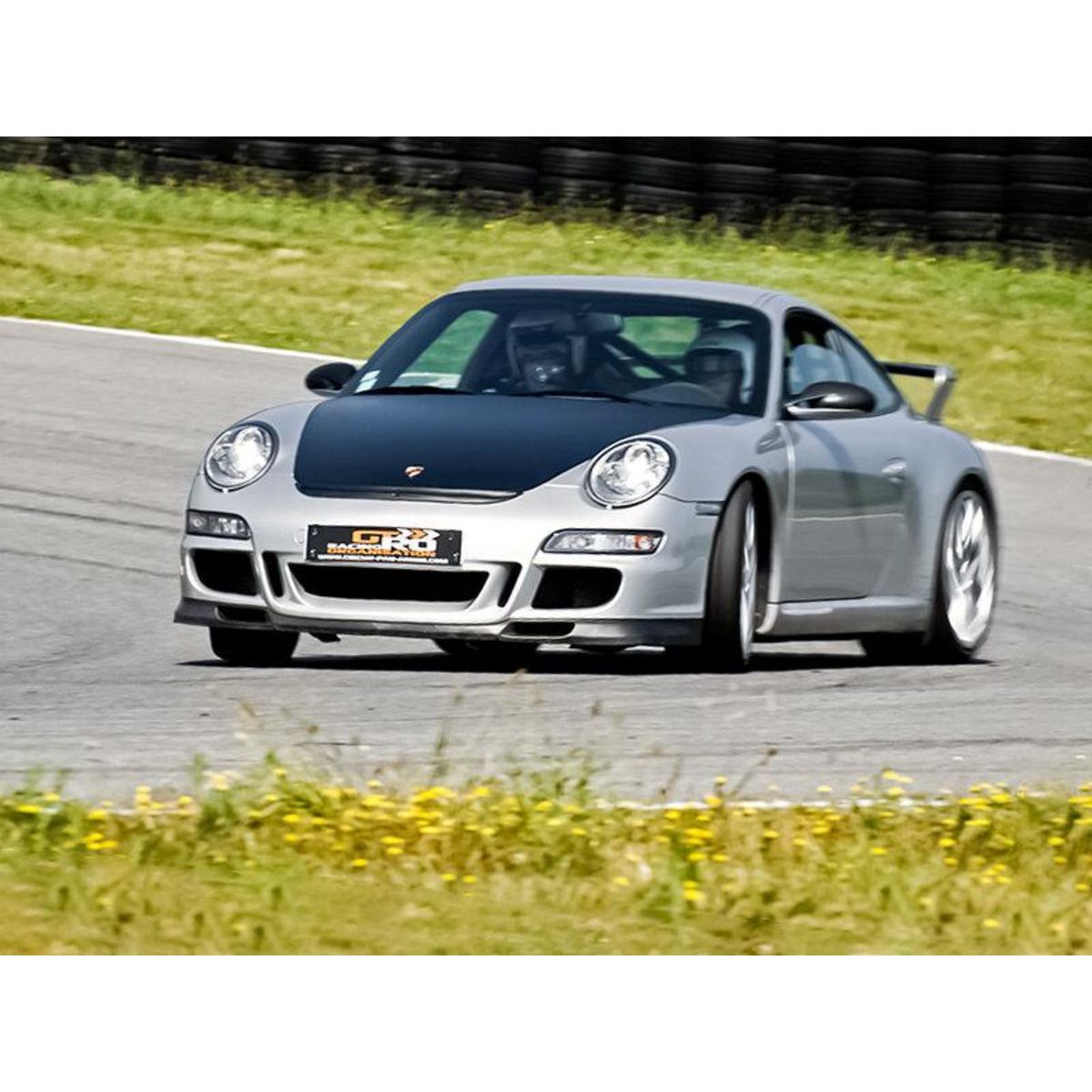 Smartbox Pilotage sur circuit : 2 tours au volant d'une Porsche 992 GT3 et 2 tours en Audi R8 V10 - Coffret Cadeau Sport & Aventure