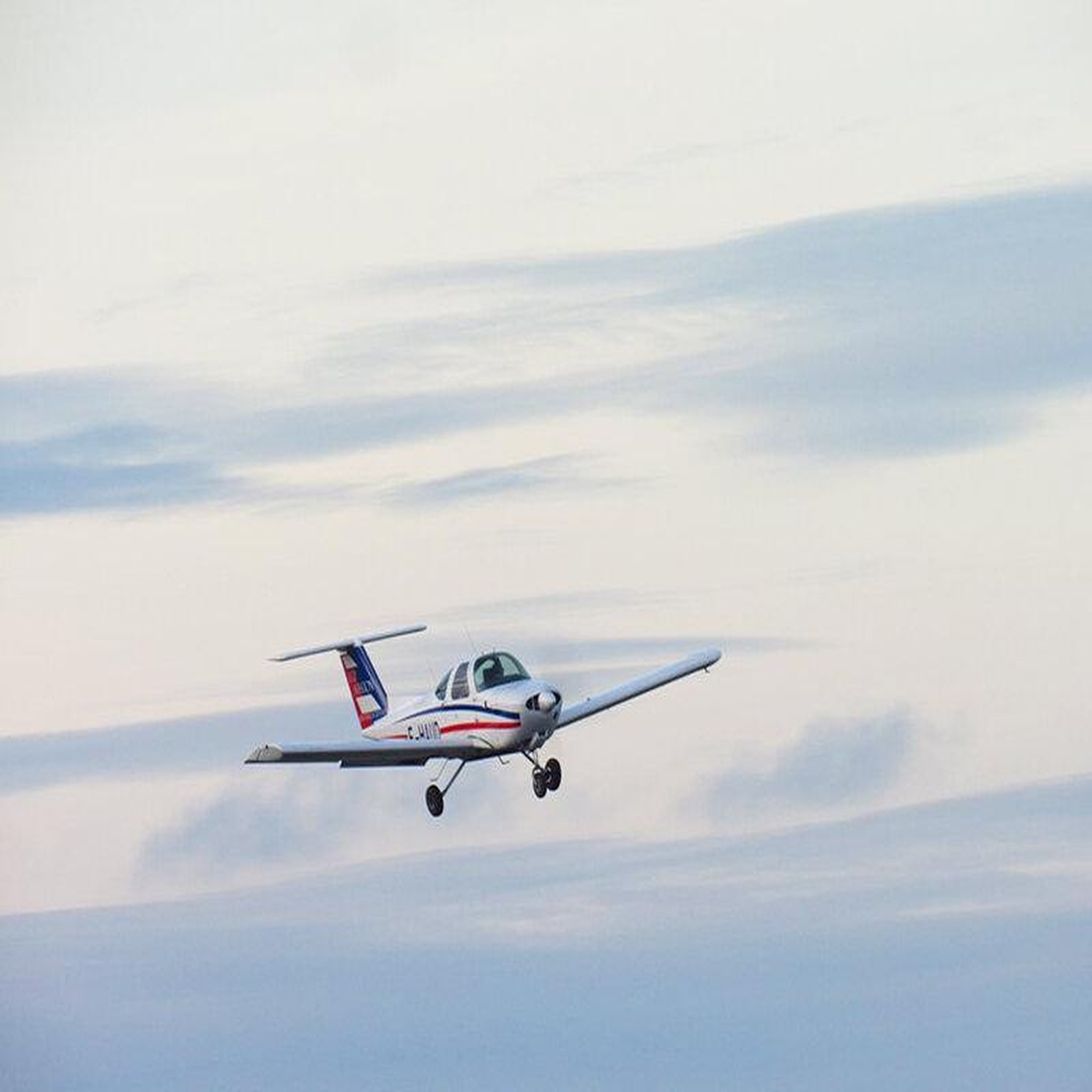 Voir la diapositive 2 : Smartbox Initiation au pilotage d'avion lors d'un vol de 30 min près de lille - coffret cadeau sport & aventure