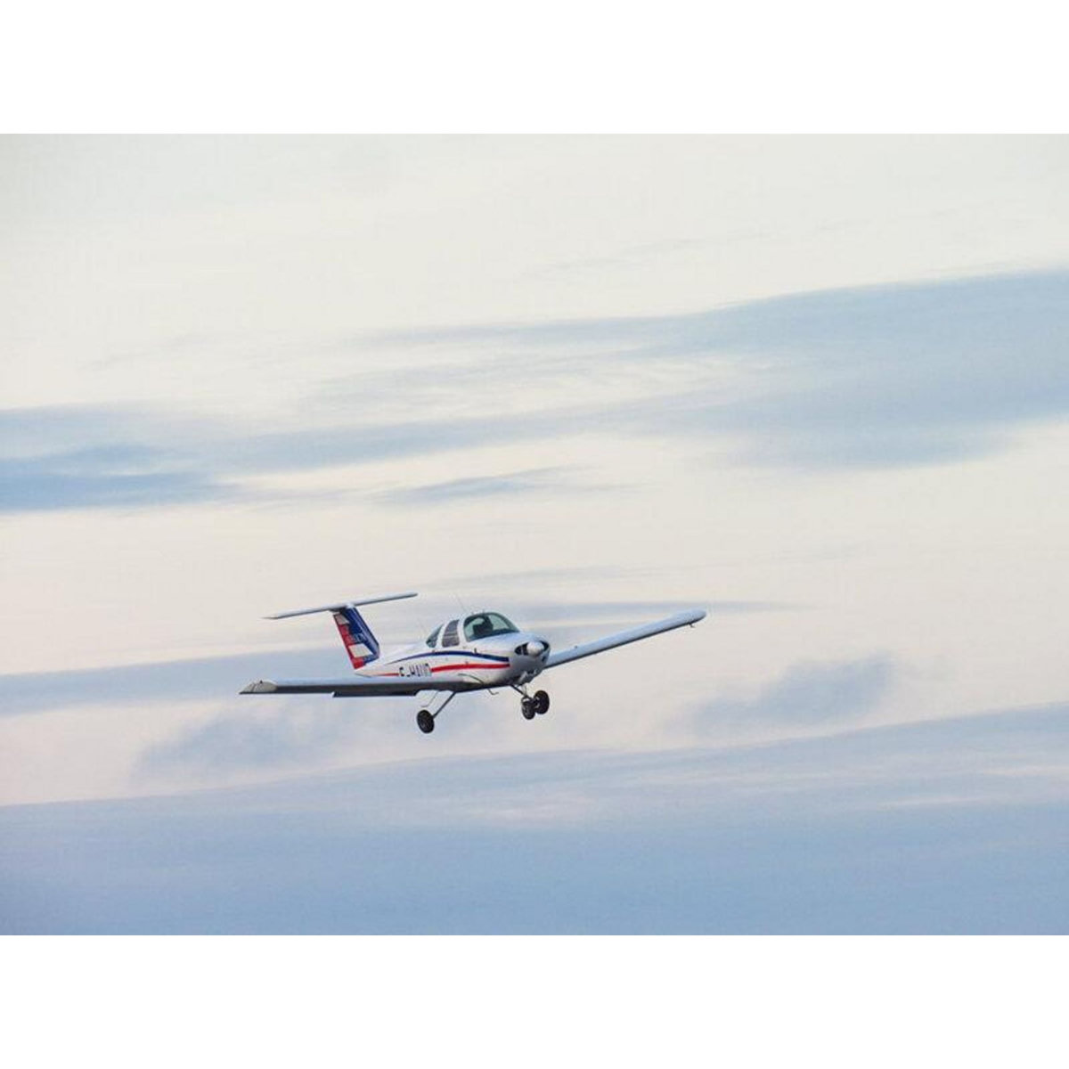 Smartbox Initiation au pilotage d'avion lors d'un vol de 30 min près de Lille - Coffret Cadeau Sport & Aventure