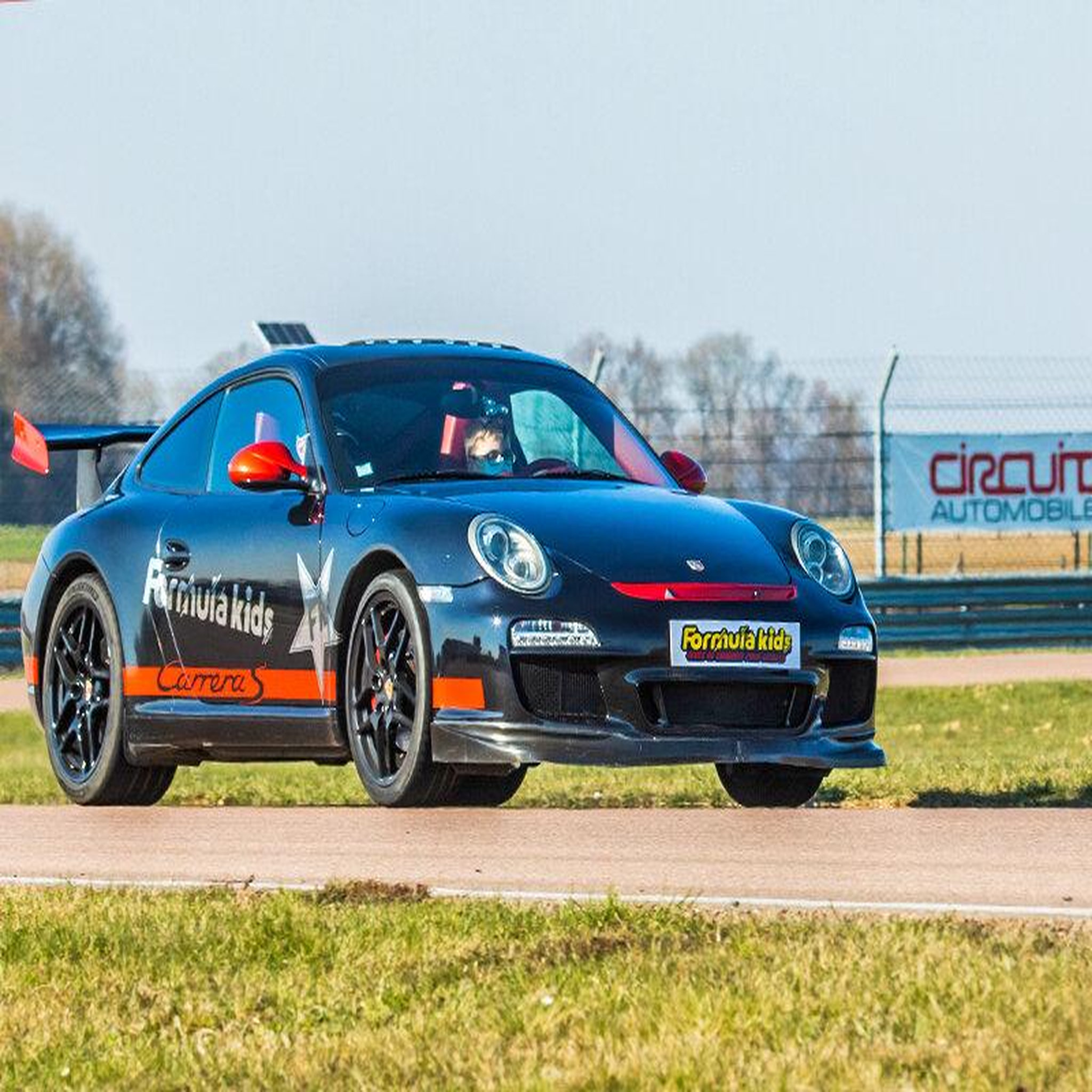 Voir la diapositive 2 : Smartbox Stage pilotage enfant : 3 tours de circuit au volant d'une Porsche Carrera S 997 PDK Aerokit - Coffret Cadeau Sport & Aventure