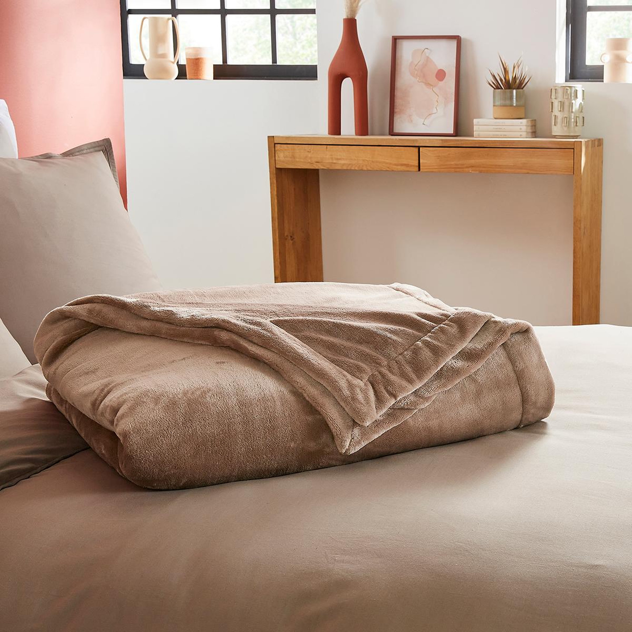 Voir la diapositive 3 : DODO Couverture polaire extra douce coloris taupe