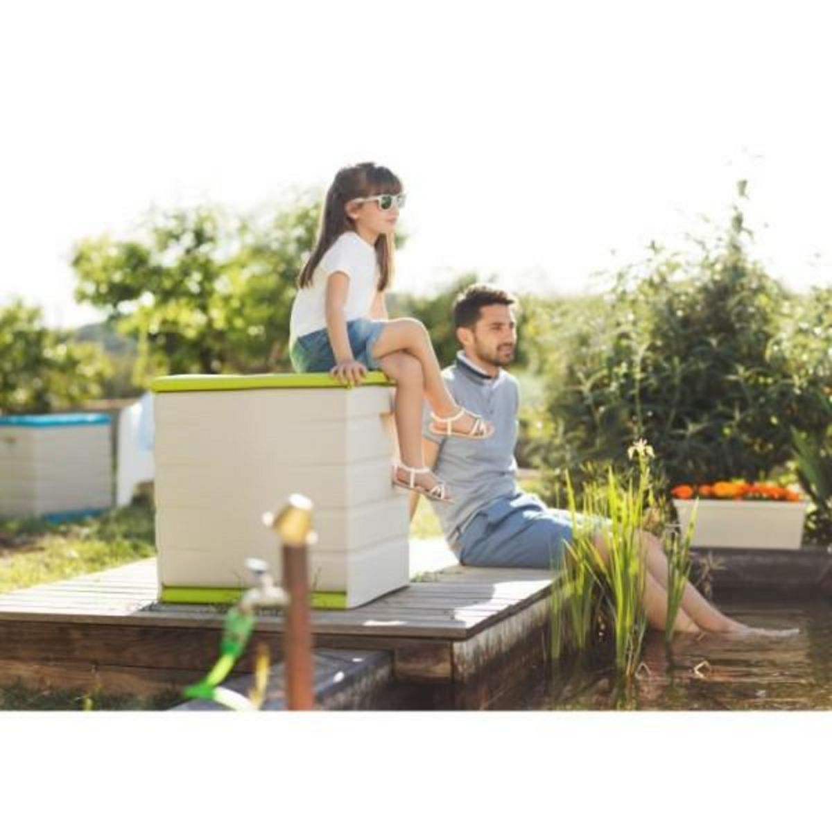 PLASTIKEN PLASTIKEN Coffre cadenassable avec roulettes - 190 L - Fonctionnel et esthétique - Beige et Pistache