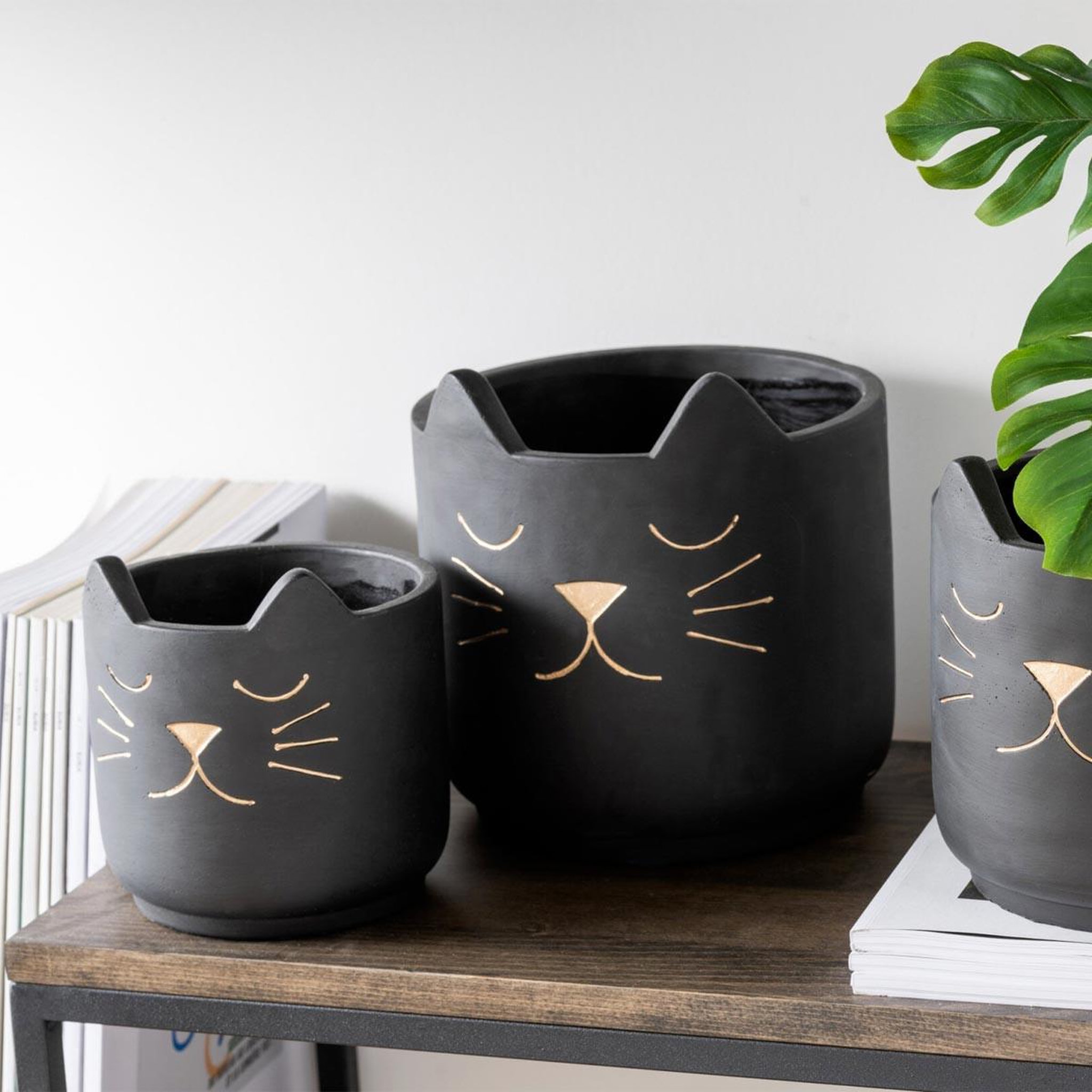 Voir la diapositive 2 : J-LINE Cache-pot en céramique  chat  20cm noir & or