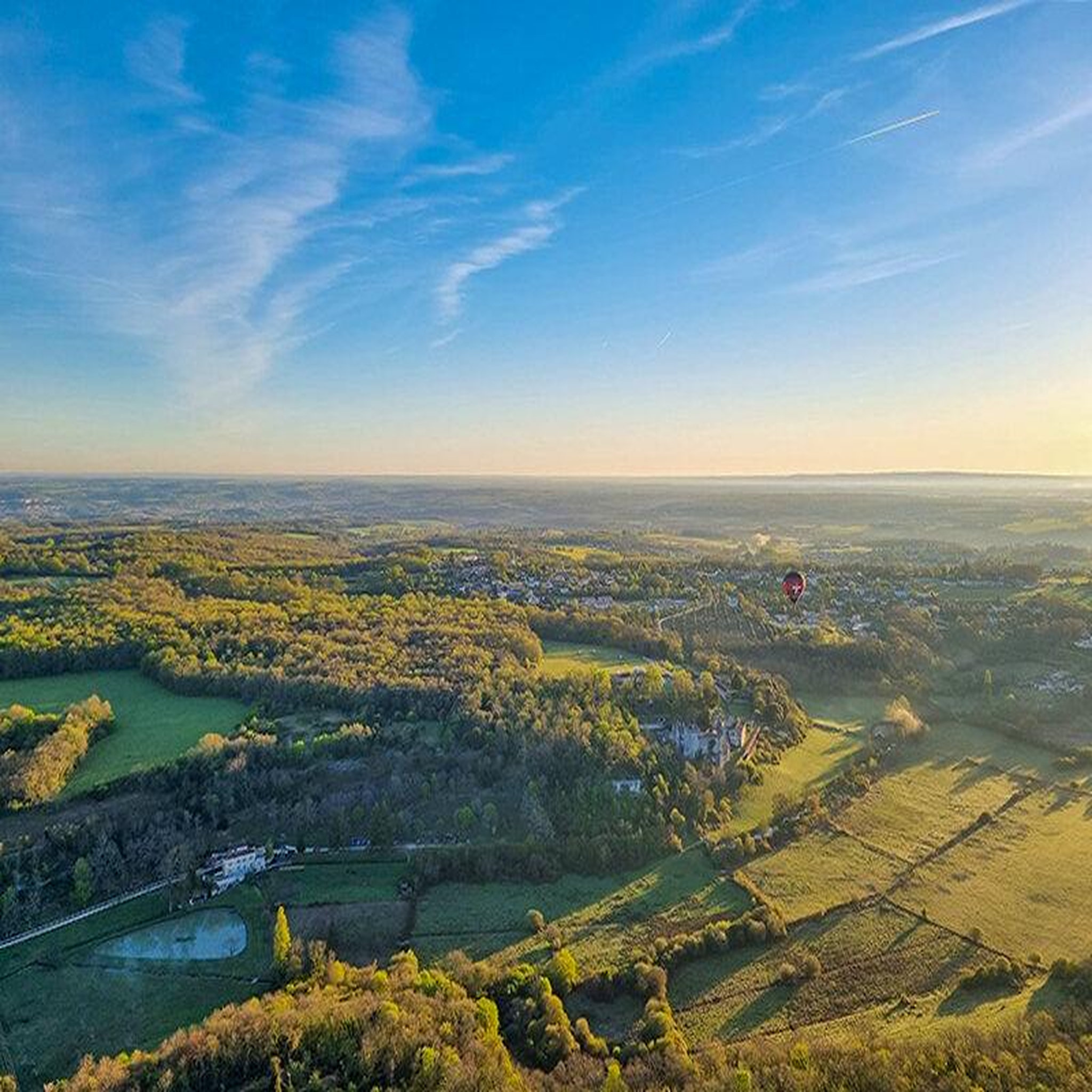 Voir la diapositive 3 : Smartbox Vol en montgolfière en charente - coffret cadeau sport & aventure