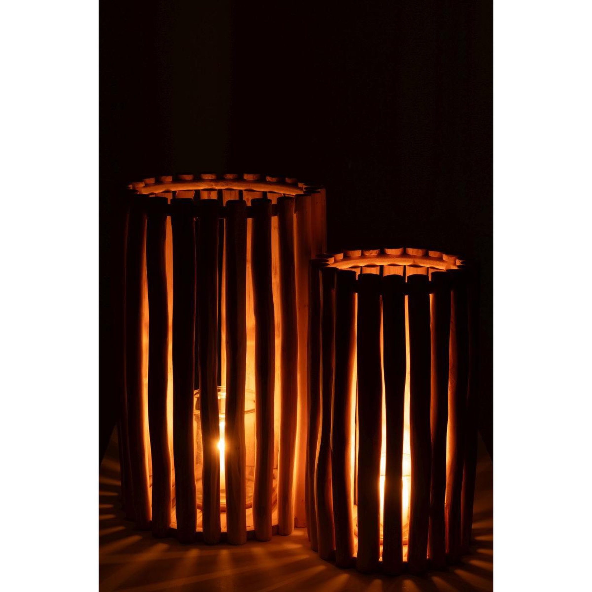 Voir la diapositive 4 : J-LINE Lot de 2 Lanternes en Teck  Myrtle  60cm Naturel