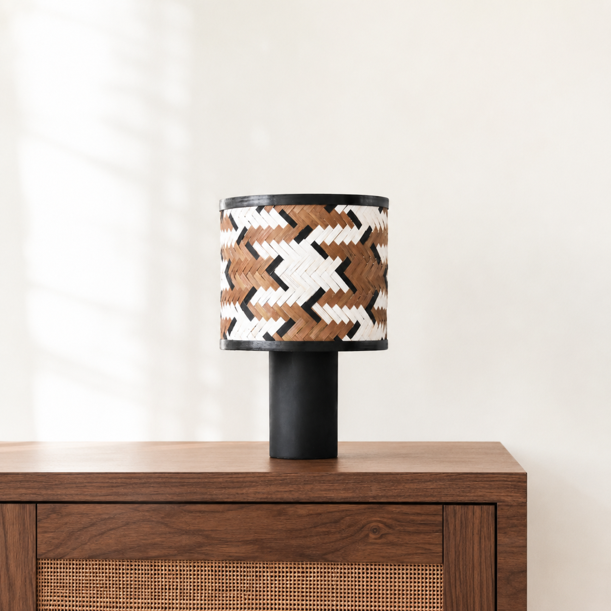 Voir la diapositive 2 : MAISON PAVANE Lampe à poser en bois de chêne et bambou marron et noir-phil