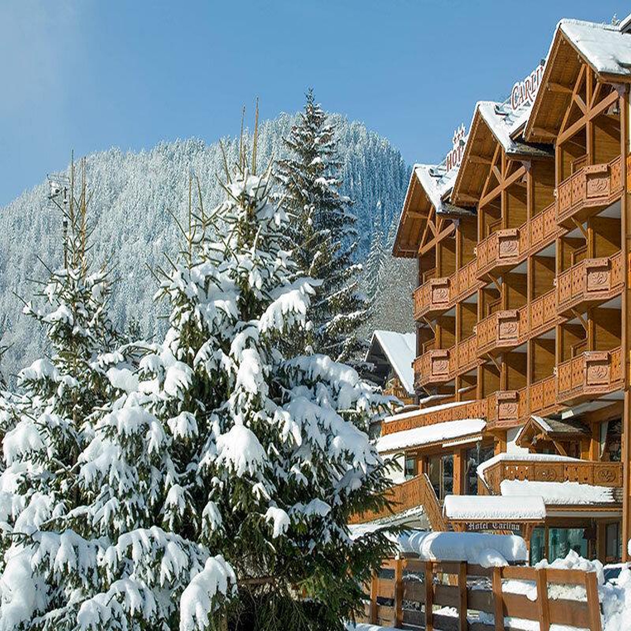 Voir la diapositive 4 : Smartbox Séjour de 3 jours en station de ski avec accès à l'espace détente - coffret cadeau séjour