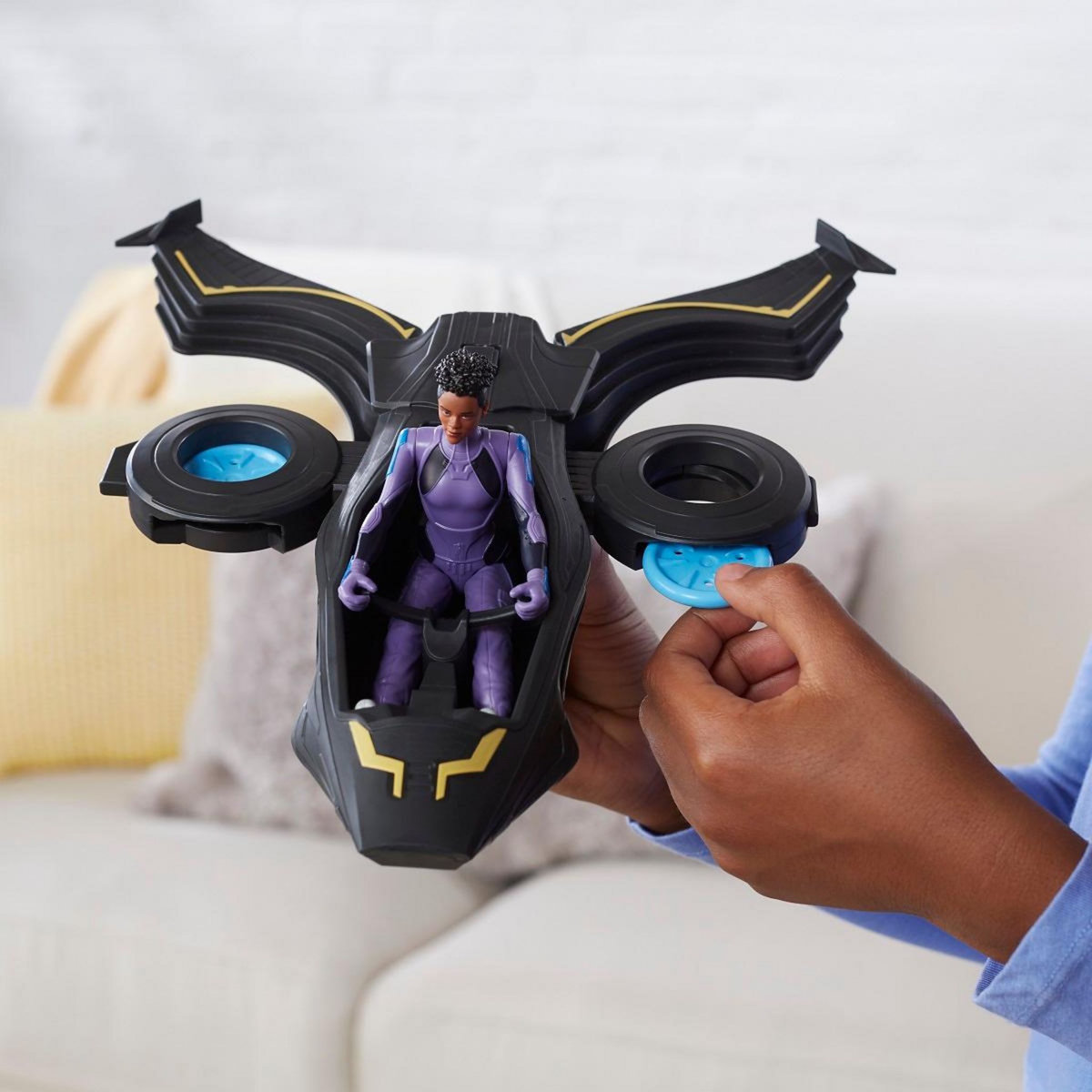 HASBRO Figurine 15 cm + véhicule Black Panther 
