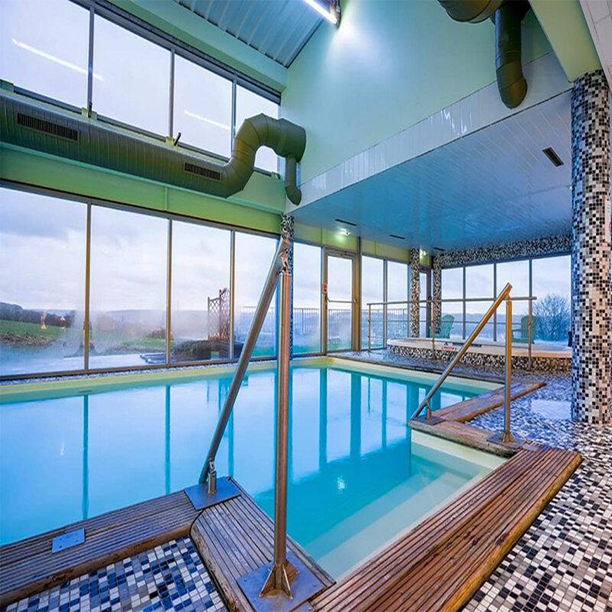 Voir la diapositive 3 : Smartbox Escapade champenoise : 2 jours en hôtel Best Western 4* avec dîner et accès libre au spa - Coffret Cadeau Séjour