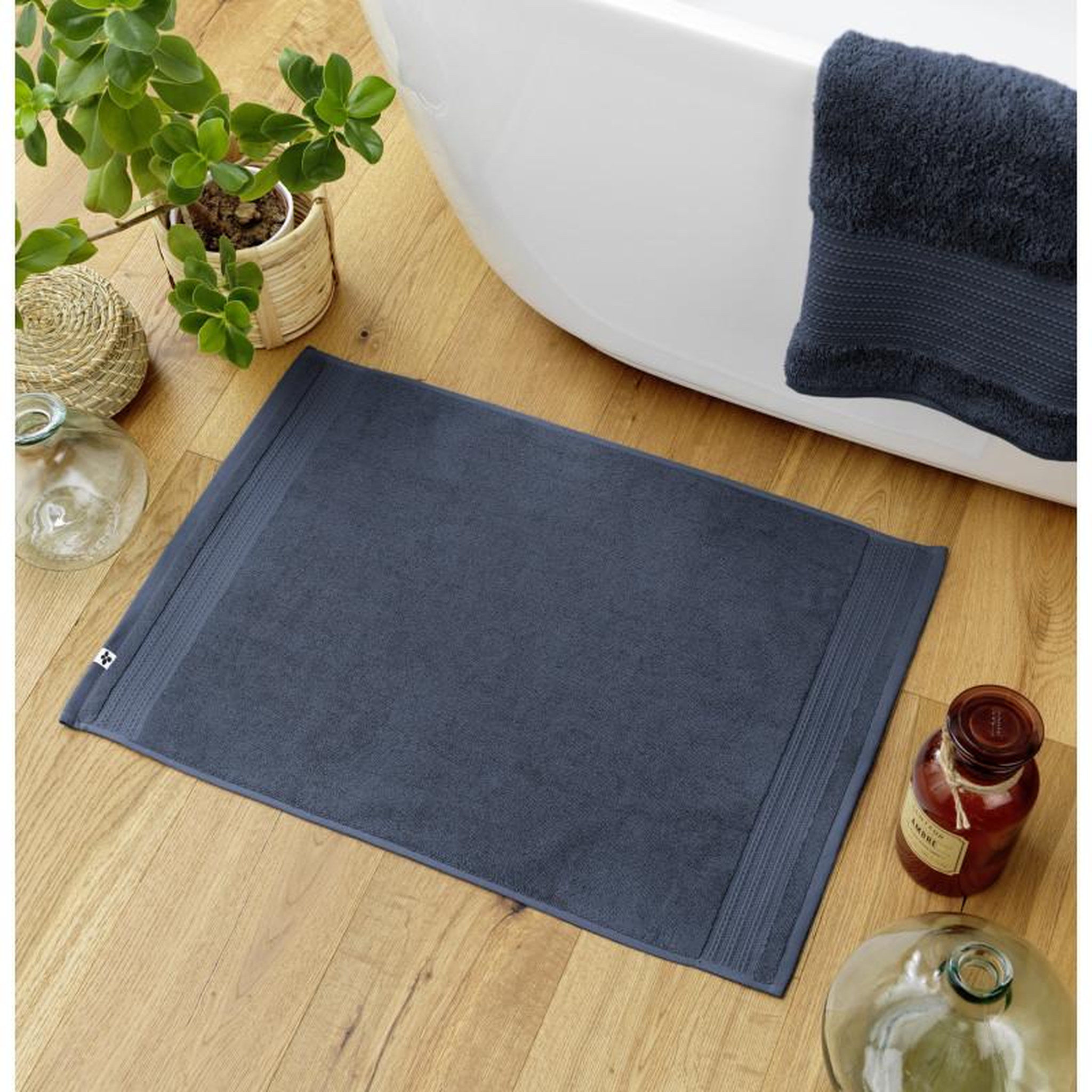 Voir la diapositive 1 : L EFFET PAPILLON Tapis de bain  Garance  50 x 70 cm / 100% Coton Bio / 600 gr/m² l'Effet Papillon -  - Tapis de bain 50 x 70 cm