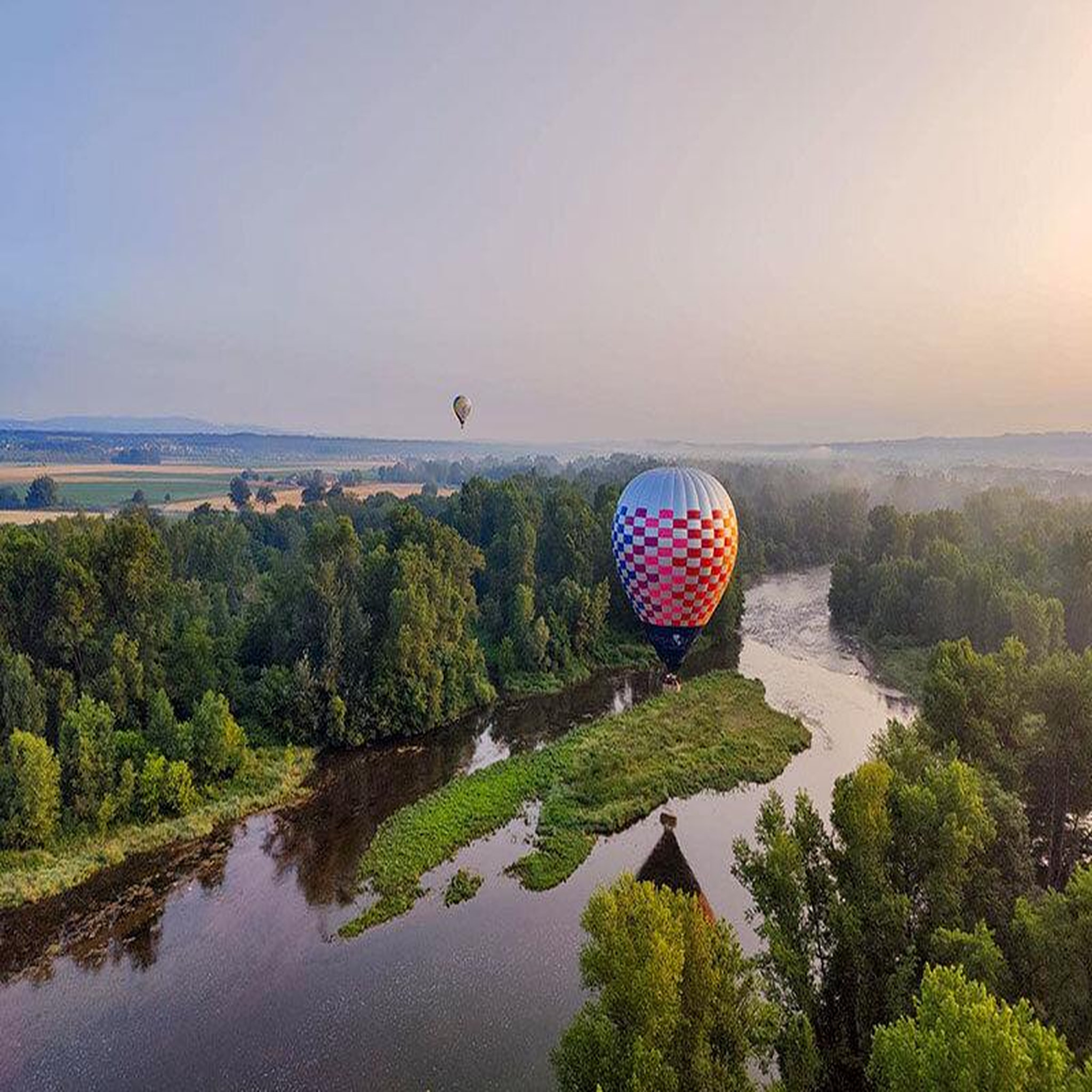 Voir la diapositive 4 : Smartbox Vol en montgolfière près de lyon en basse saison - coffret cadeau sport & aventure