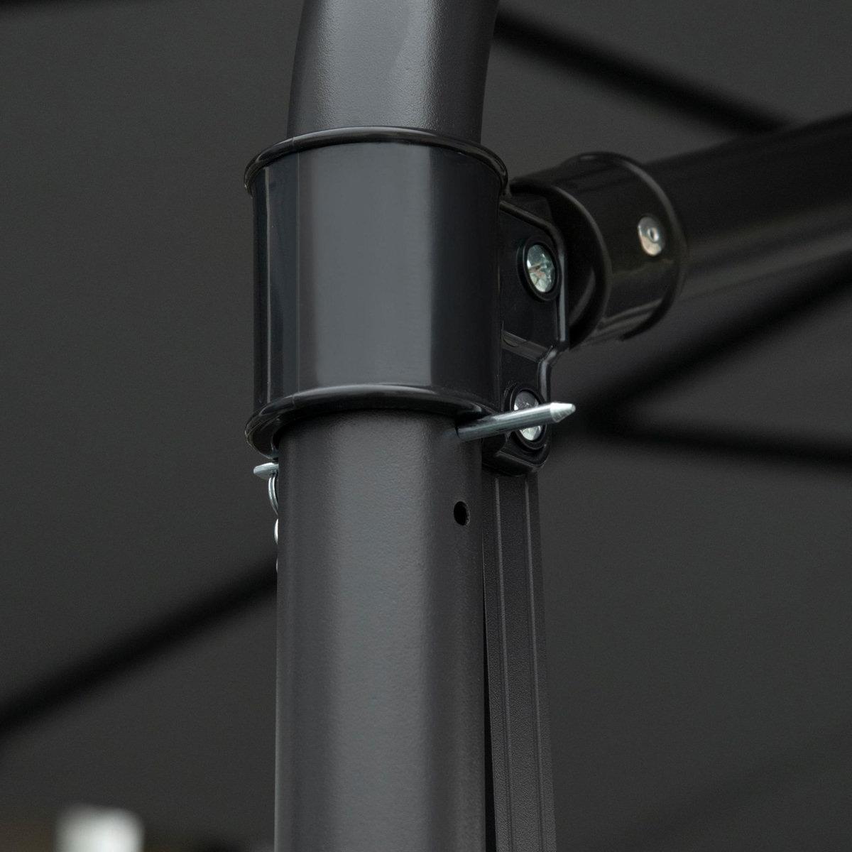 OUTSUNNY Parasol déporté carré dim. 2,5 x 2,5 m piètement inclus métal époxy polyester haute densité anthracite