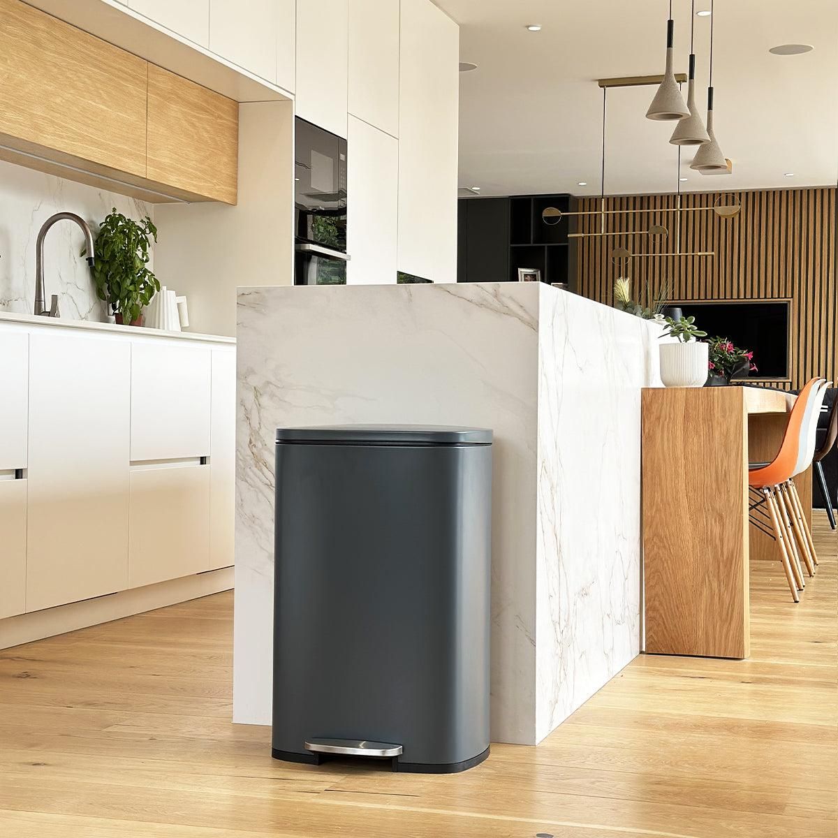 Kitchen move Poubelle de cuisine à pédale ADMIRAL Gris Acier inoxydable 50L