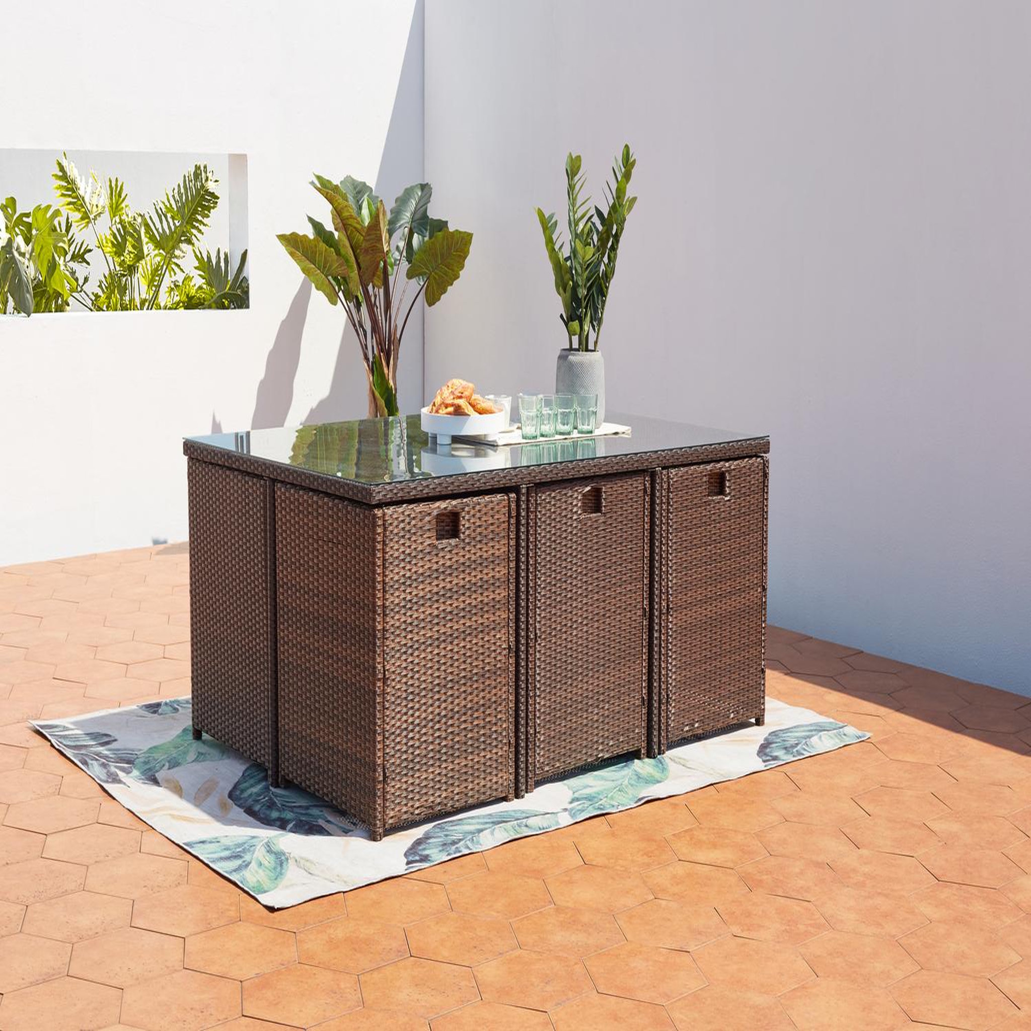 Voir la diapositive 3 : CONCEPT USINE Table et chaises 6 places encastrables résine marron-blanc miami
