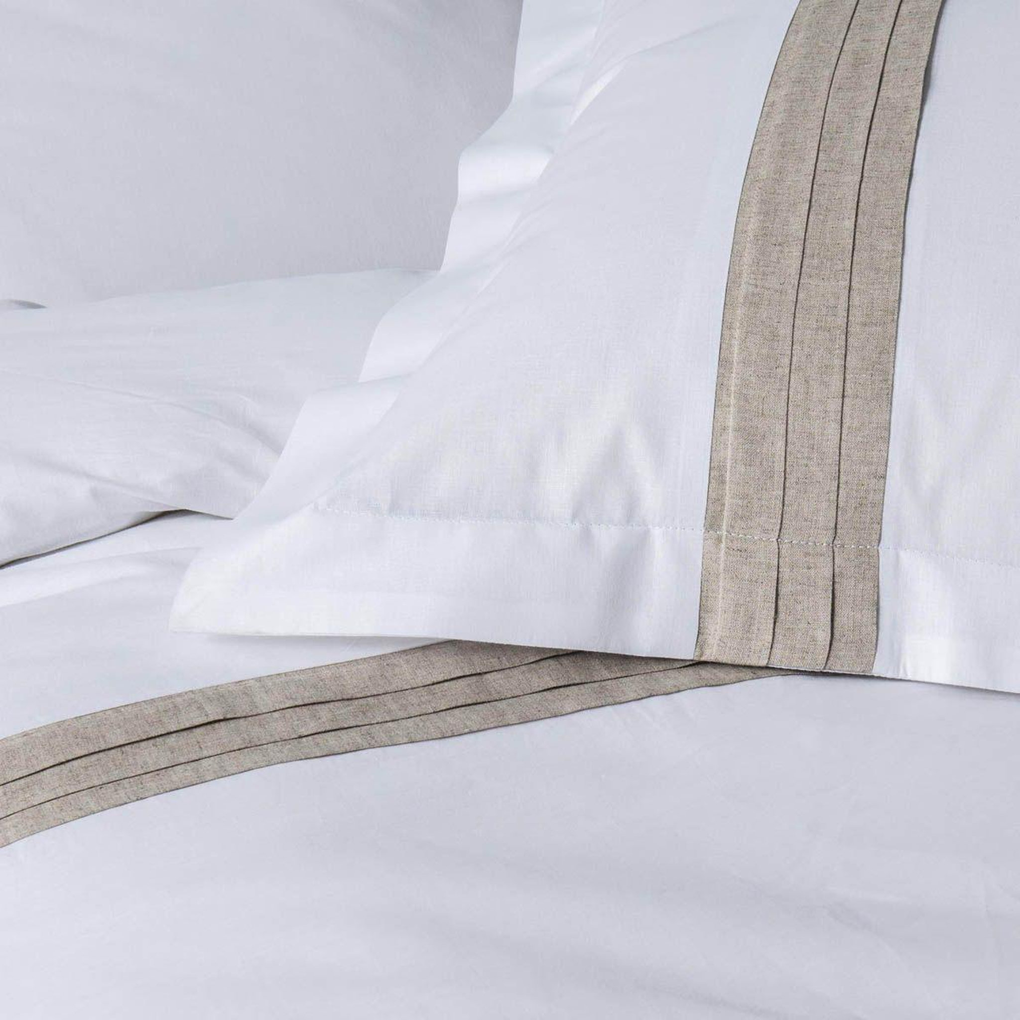 Voir la diapositive 2 : Douceur d'Intérieur Parure de lit 3 pièces  laly  260x240cm blanc