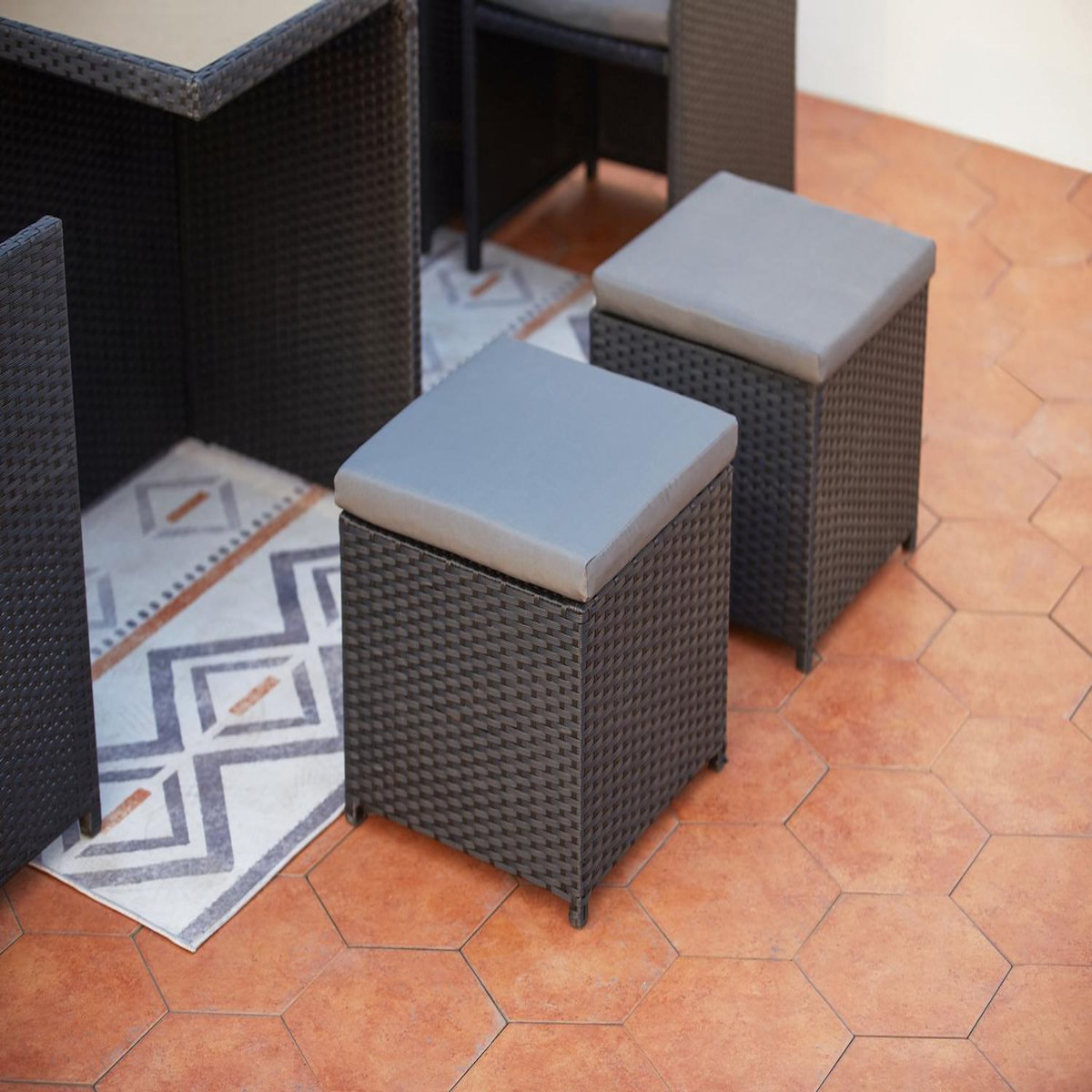 CONCEPT USINE Table et chaises 12 places encastrables en résine noir-gris MONACO