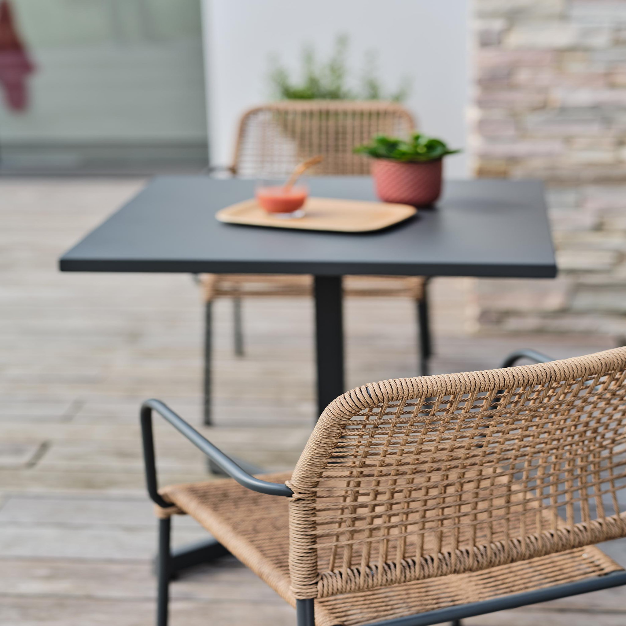 Voir la diapositive 3 : DCB GARDEN Ensemble repas de jardin en acier  (2 places)